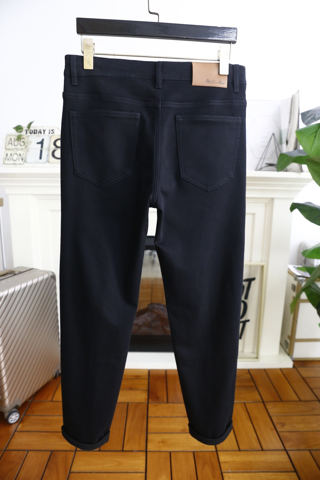 🔥lP🆕.
季新品时尚男士休闲牛仔裤👖采用客供水洗弹力牛仔面料！奢华经典品牌字母Logo标志彰显品牌特征