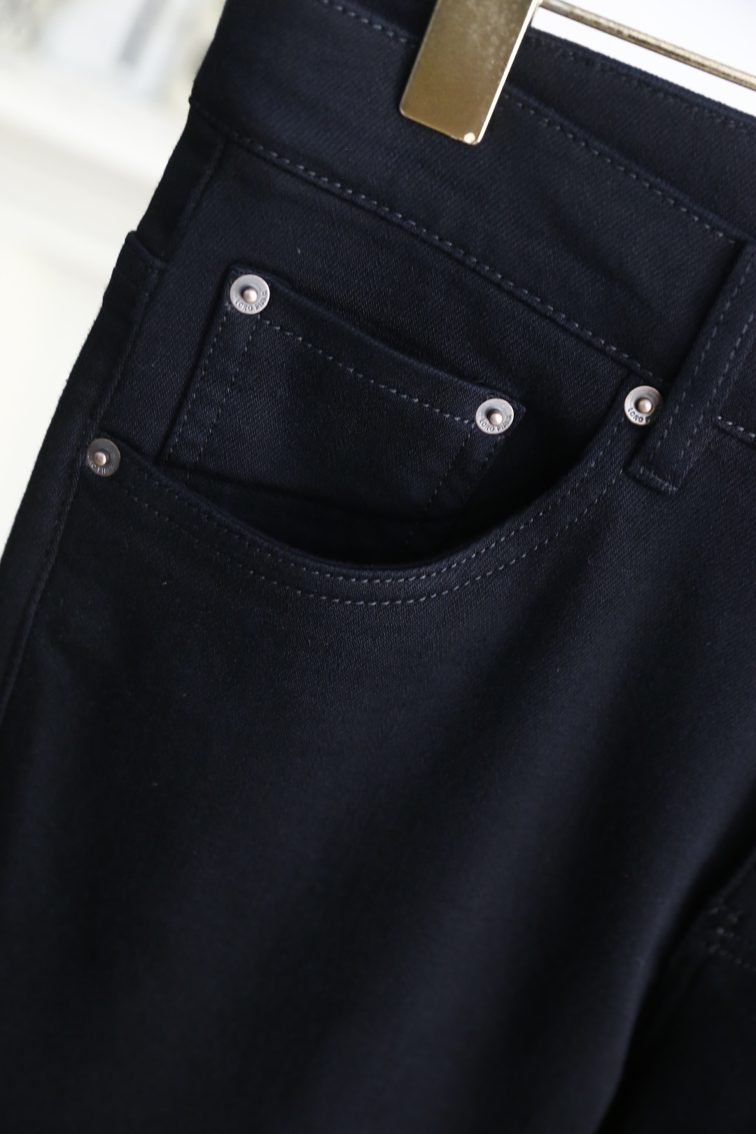 🔥lP🆕.
季新品时尚男士休闲牛仔裤👖采用客供水洗弹力牛仔面料！奢华经典品牌字母Logo标志彰显品牌特征