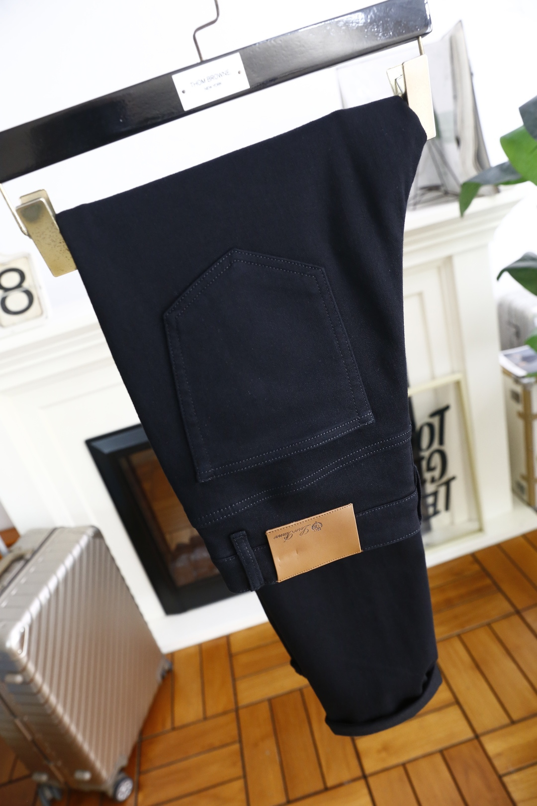 🔥lP🆕.
季新品时尚男士休闲牛仔裤👖采用客供水洗弹力牛仔面料！奢华经典品牌字母Logo标志彰显品牌特征