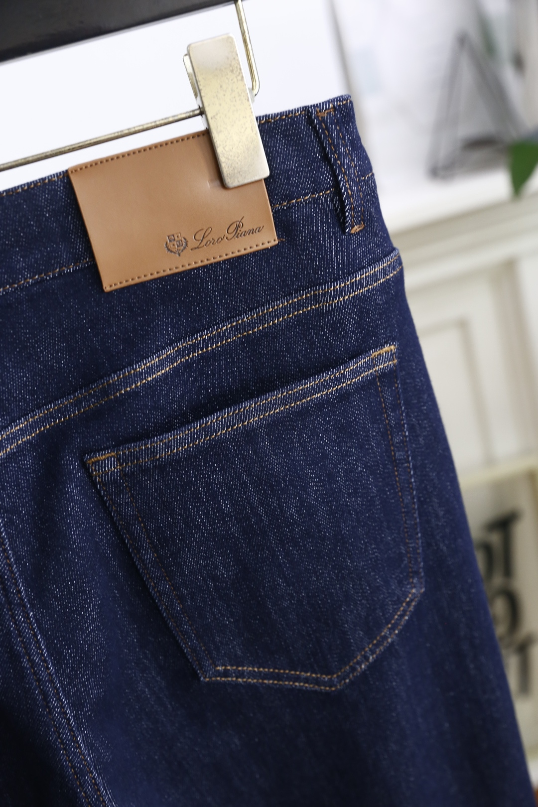 🔥lP🆕.
季新品时尚男士休闲牛仔裤👖采用客供水洗弹力牛仔面料！奢华经典品牌字母Logo标志彰显品牌特征