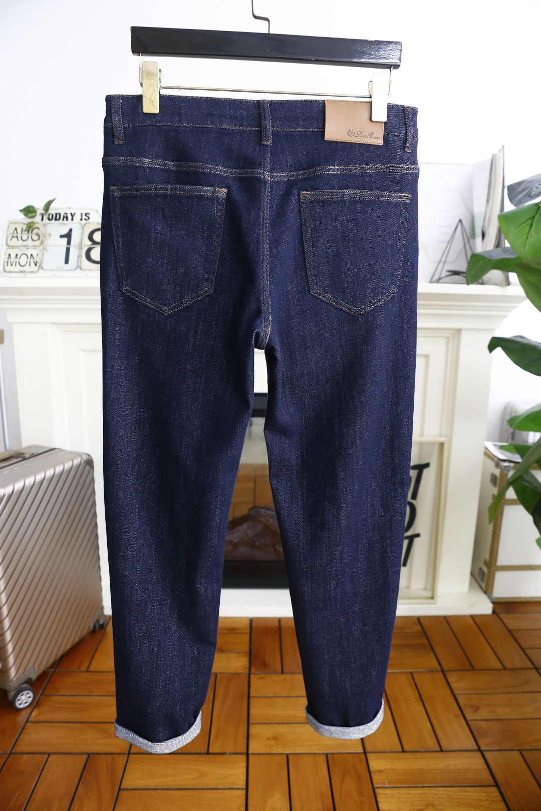 🔥lP🆕.
季新品时尚男士休闲牛仔裤👖采用客供水洗弹力牛仔面料！奢华经典品牌字母Logo标志彰显品牌特征