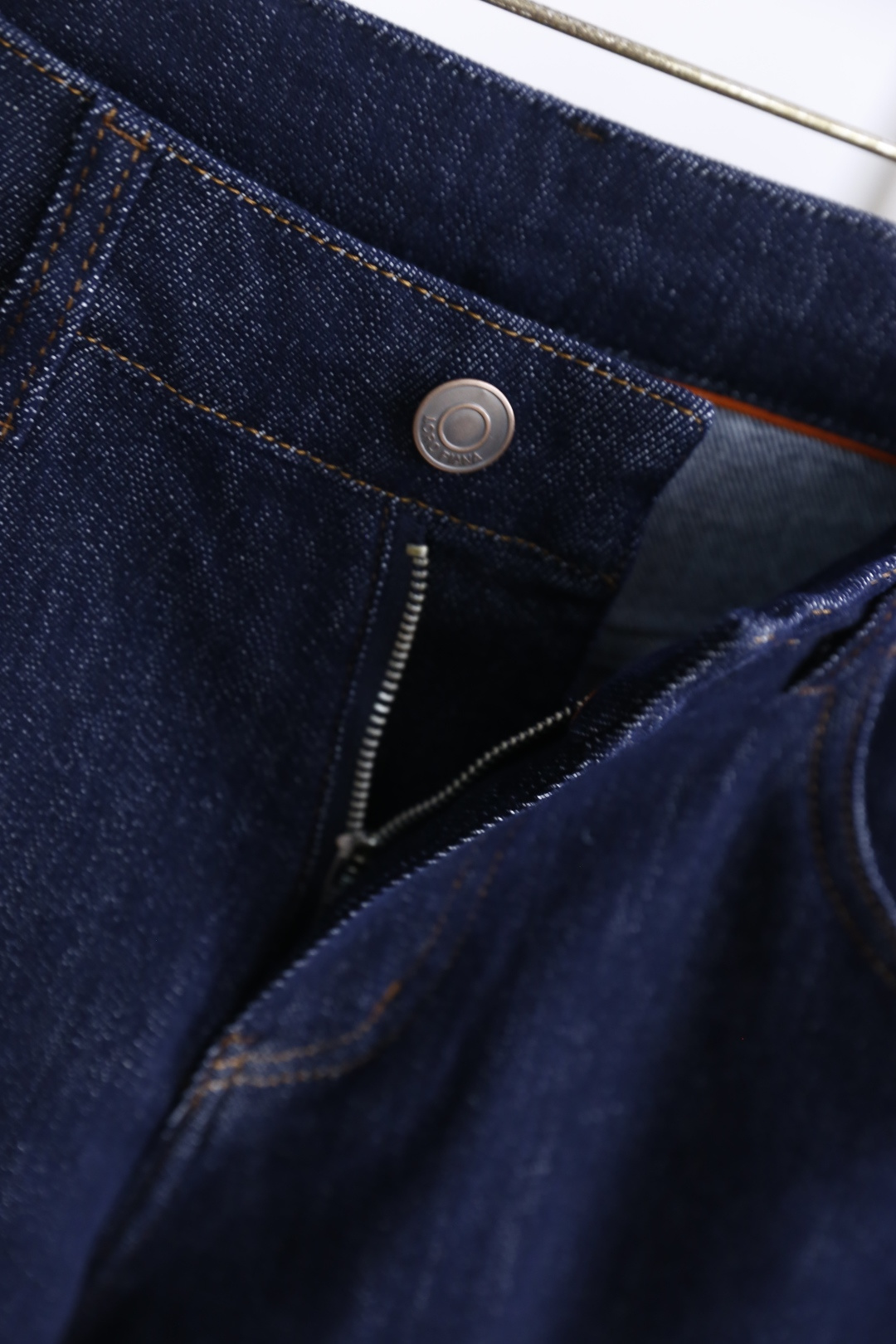 🔥lP🆕.
季新品时尚男士休闲牛仔裤👖采用客供水洗弹力牛仔面料！奢华经典品牌字母Logo标志彰显品牌特征