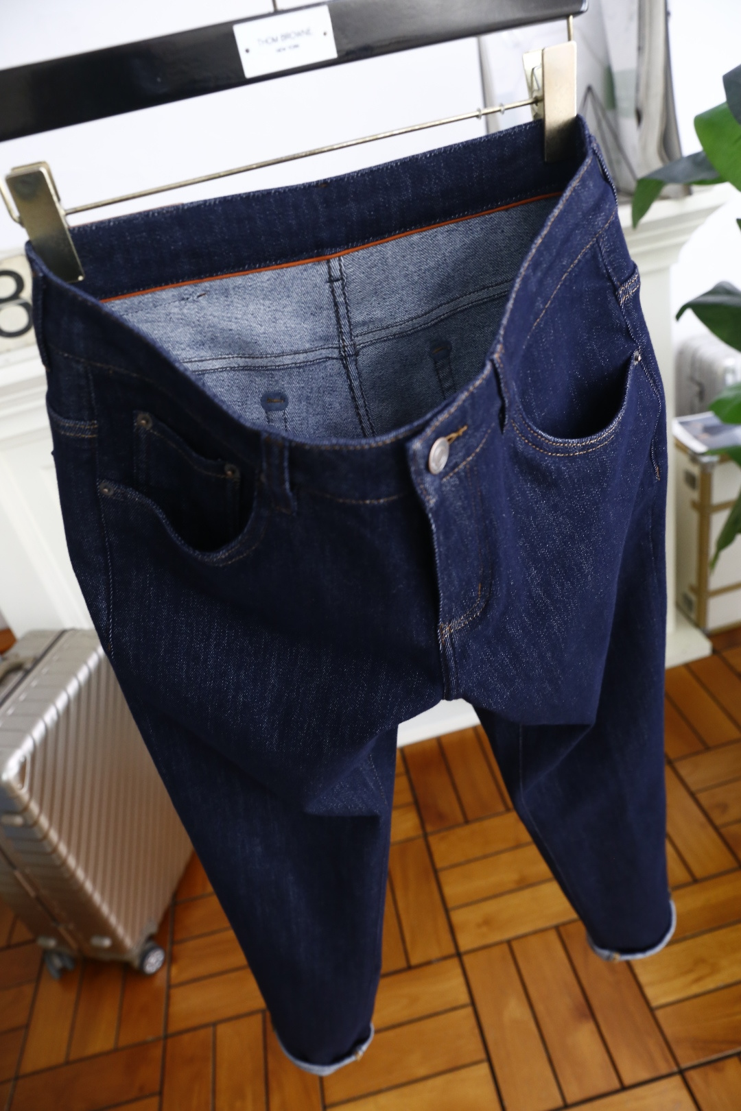 🔥lP🆕.
季新品时尚男士休闲牛仔裤👖采用客供水洗弹力牛仔面料！奢华经典品牌字母Logo标志彰显品牌特征