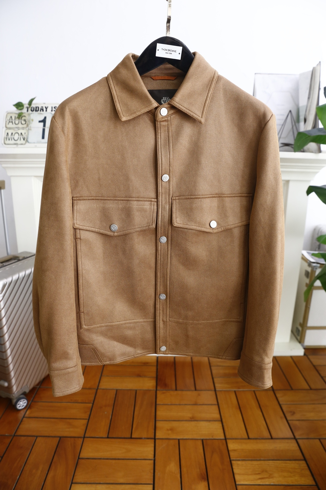 NO:513703,LP. 2026 autumn new product!  Fashion top-quality high-density suede jacket, overseas counter synchronization, luxury classic brand elements logo design high-end customization, anyone can easily drive, imported high-end high-density suede top-quality fabric, luxury fashion craft style, foreign trade company orders, domestic first-line OEM factories, customized high-density fabrics, luxury classic designs, fashion essentials!  Highly recommended to purchase!  Counter size: M-3XL, shipped the next day!  ,loro piana,jackets & coats,jackets & coats,chamois leather,alexander wang19860909LP. 2026秋季新品！时尚顶级高密麂皮绒夹克外套 海外专柜同步 奢华经典品牌元素logo设计高级定制 任何人都可以轻松驾驶 进口高档高密麂皮绒顶级面料 奢华时尚工艺款式,外贸公司订单,国内一线代工厂出品,订制高密度面料,奢华经典设计,时尚必备单品！强烈推荐购入！专柜尺码:M-3XL,隔天出货！,,loro piana,jackets & coats,jackets & coats,chamois leather,alexander wang,Men's clothing