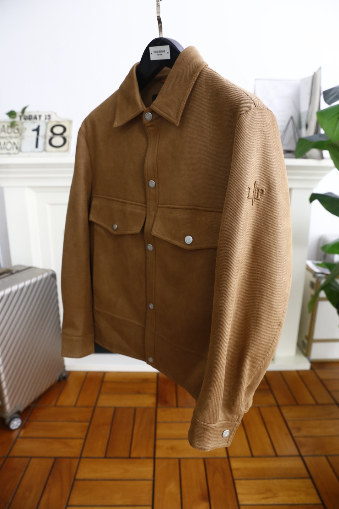 🔥lP🆕.
秋季新品！时尚顶级高密麂皮绒夹克外套 海外专柜同步 奢华经典品牌元素logo设计👍高级定制 