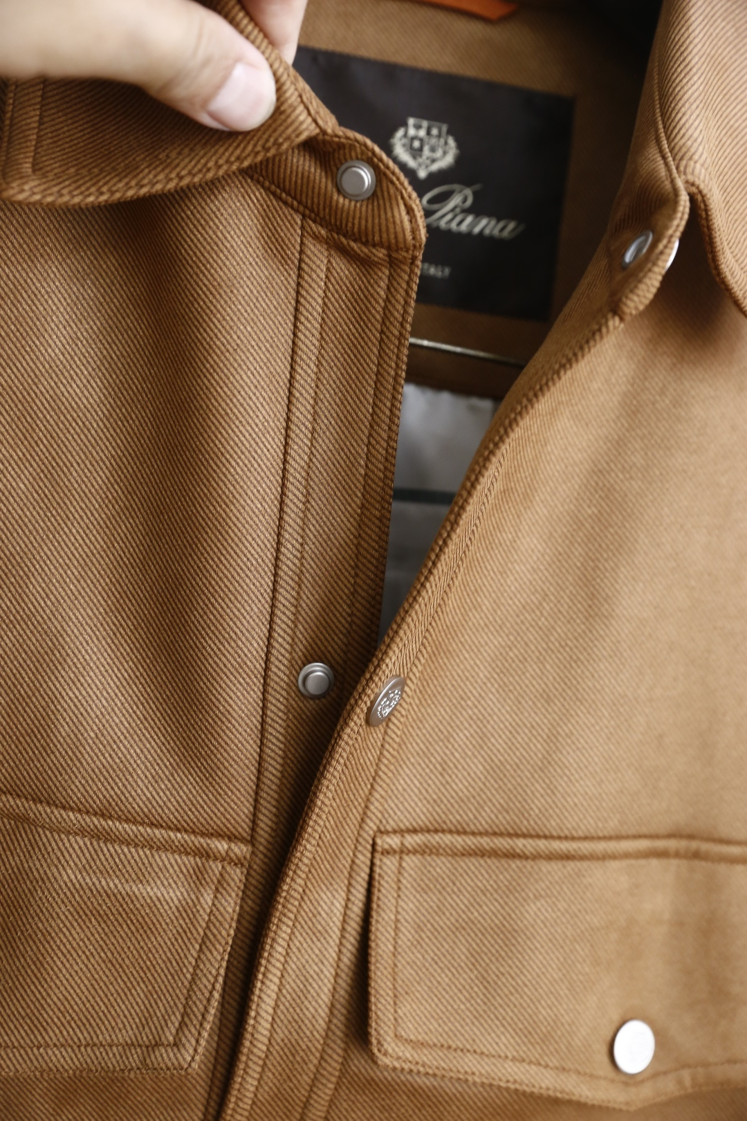 🔥lP🆕.
秋季新品！时尚顶级高密麂皮绒夹克外套 海外专柜同步 奢华经典品牌元素logo设计👍高级定制 