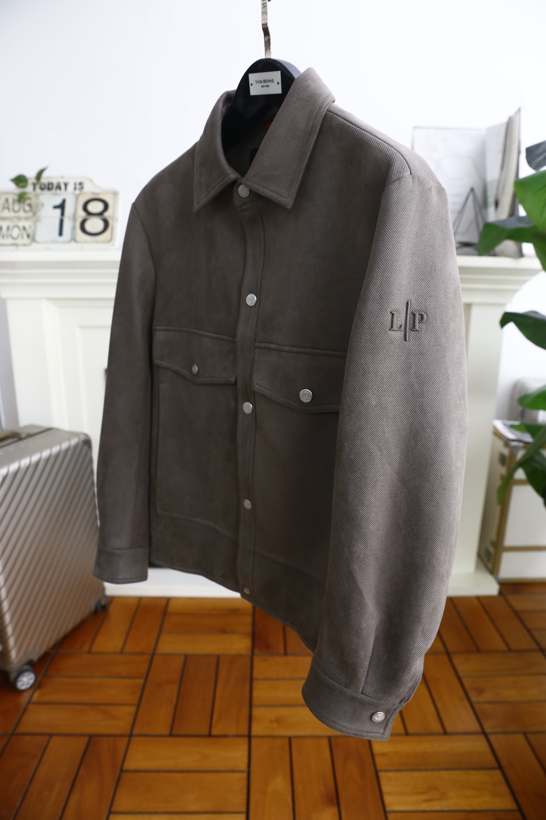 🔥lP🆕.
秋季新品！时尚顶级高密麂皮绒夹克外套 海外专柜同步 奢华经典品牌元素logo设计👍高级定制 