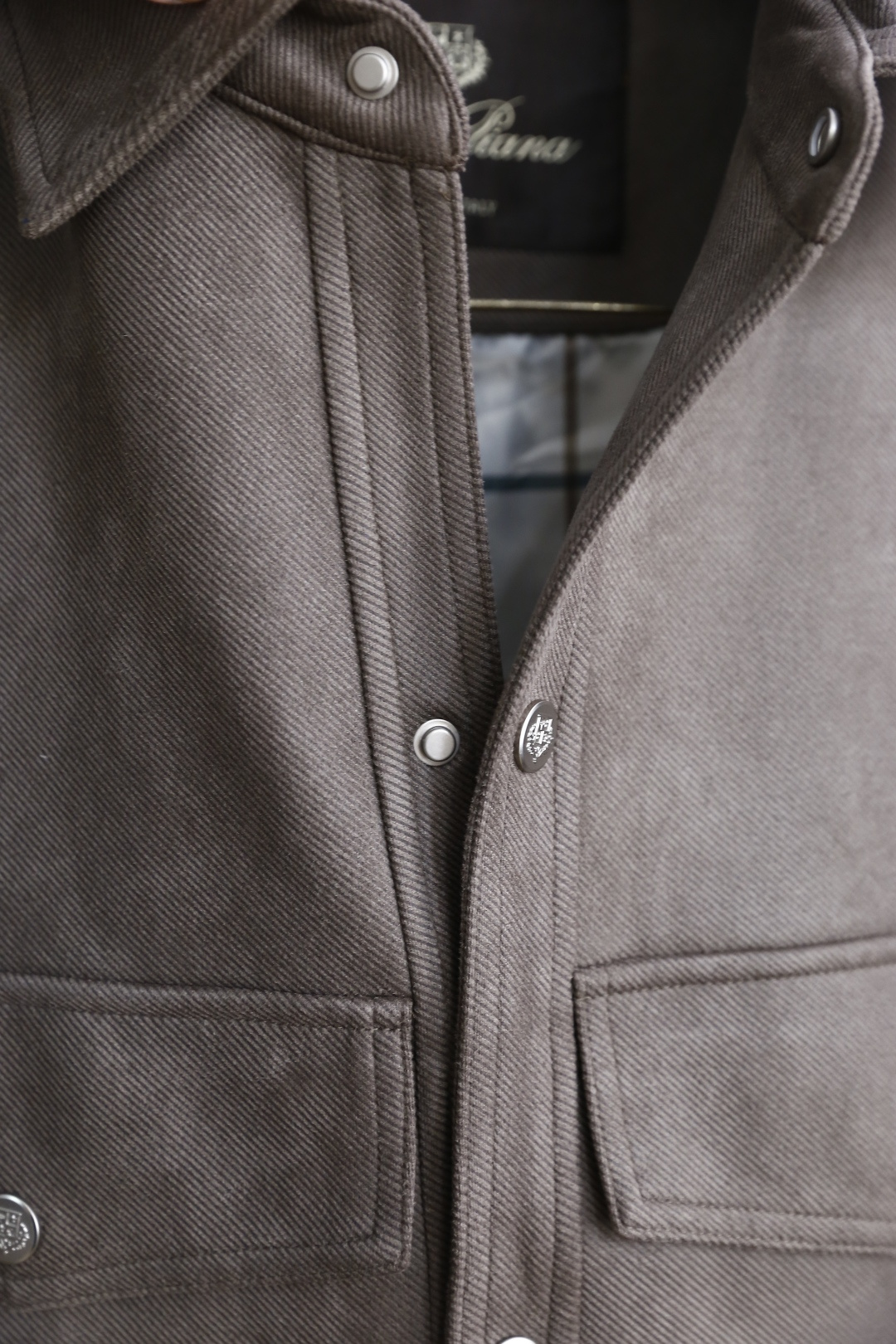 🔥lP🆕.
秋季新品！时尚顶级高密麂皮绒夹克外套 海外专柜同步 奢华经典品牌元素logo设计👍高级定制 