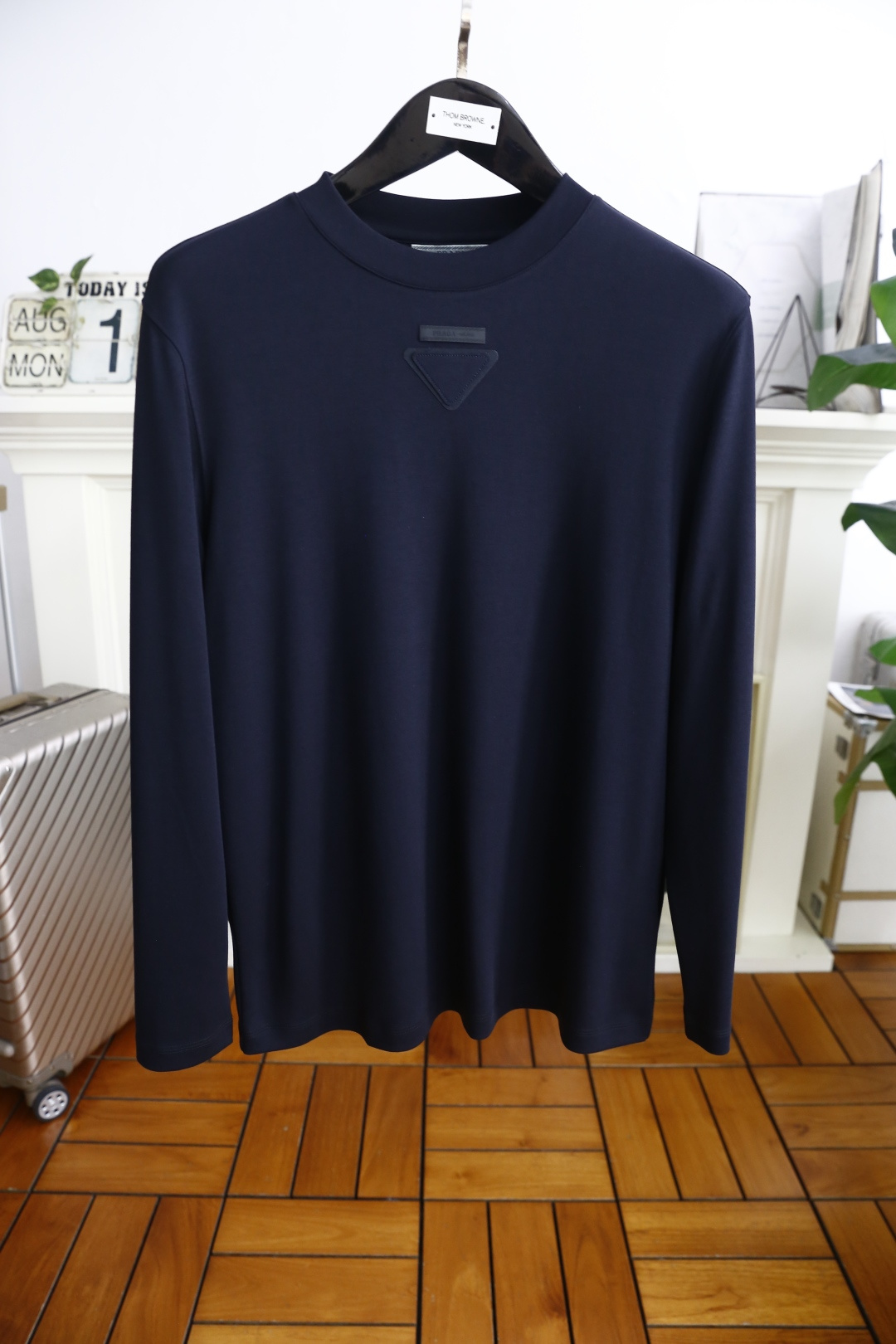 🔥普拉*/Pr*da.
秋季新品时尚男士圆领长袖🔥胸前奢华经典三角标字母LOGO设计！绝对经得起时间的考