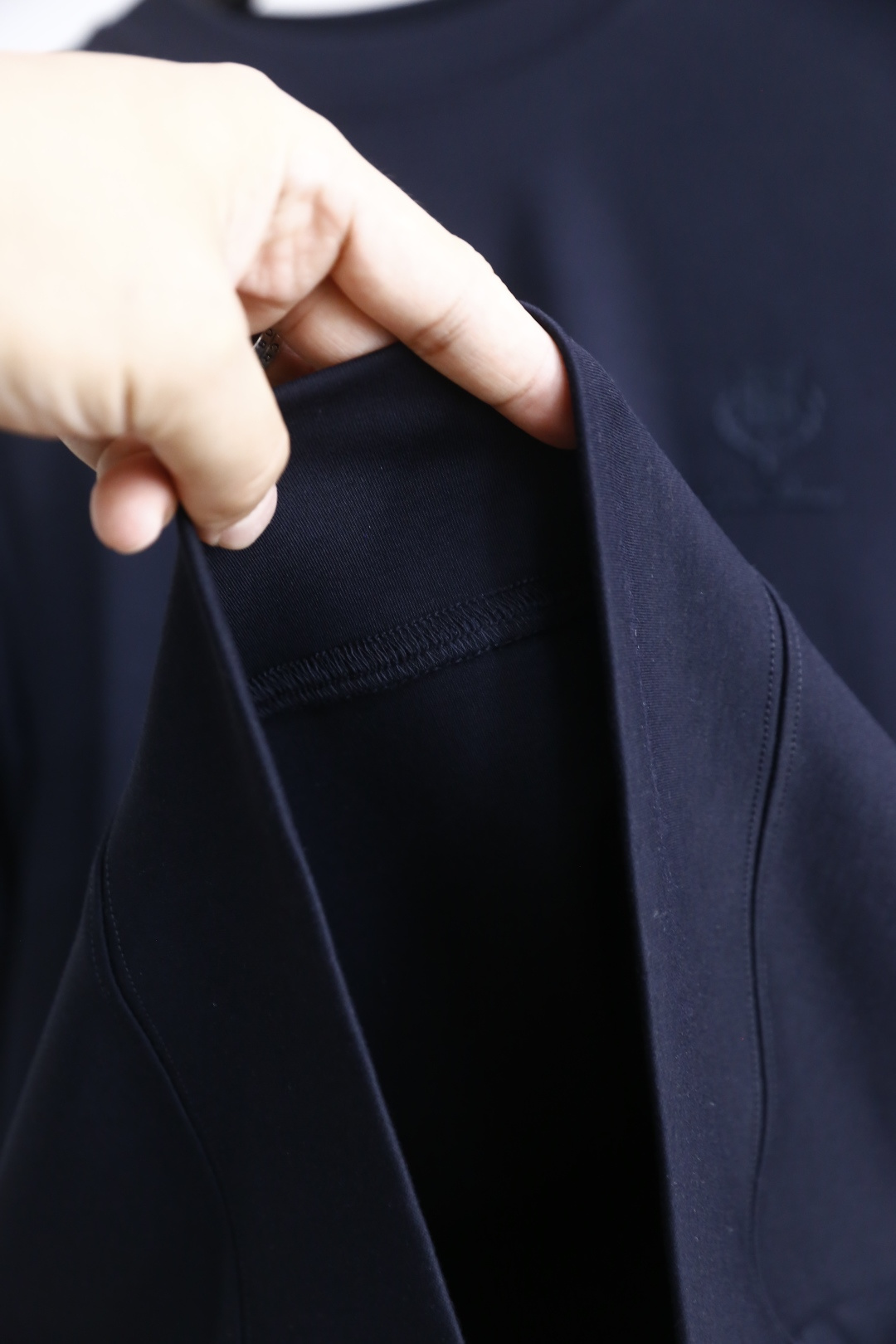 🔥lP🆕.
秋季新品时尚男士圆领长袖🔥胸前奢华经典LOGO设计！绝对经得起时间的考验！！采用高档莫代尔面