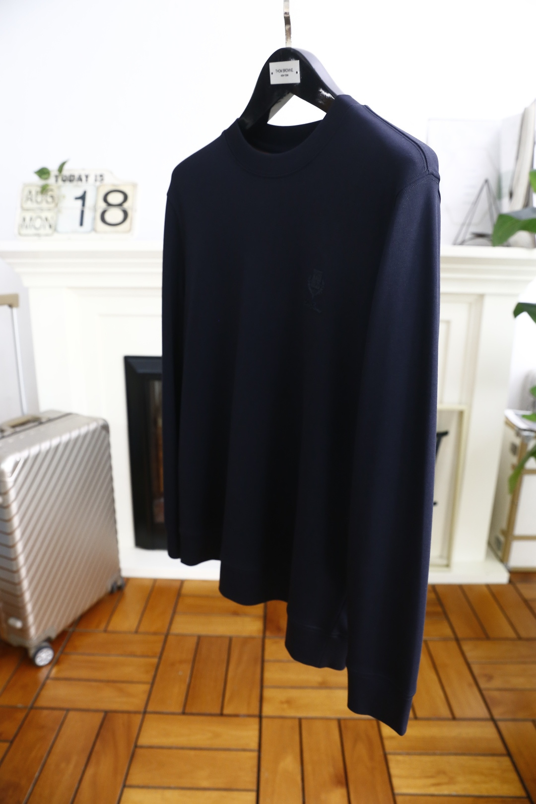 🔥lP🆕.
秋季新品时尚男士圆领长袖🔥胸前奢华经典LOGO设计！绝对经得起时间的考验！！采用高档莫代尔面