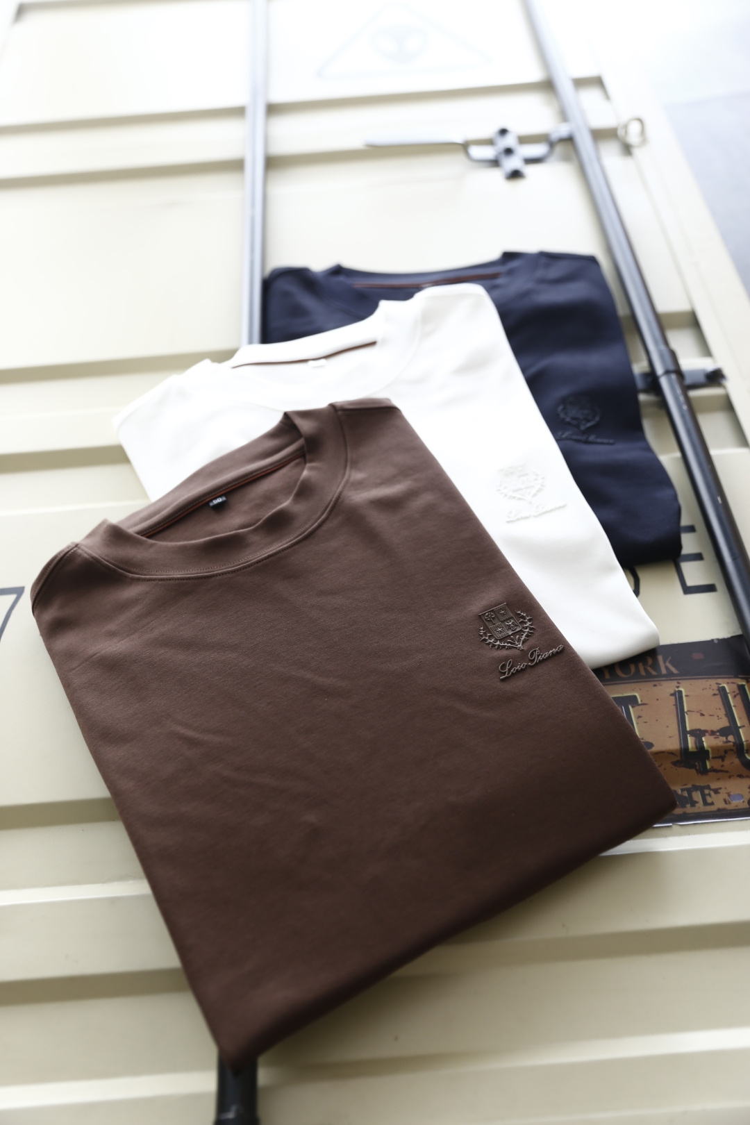 🔥lP🆕.
秋季新品时尚男士圆领长袖🔥胸前奢华经典LOGO设计！绝对经得起时间的考验！！采用高档莫代尔面