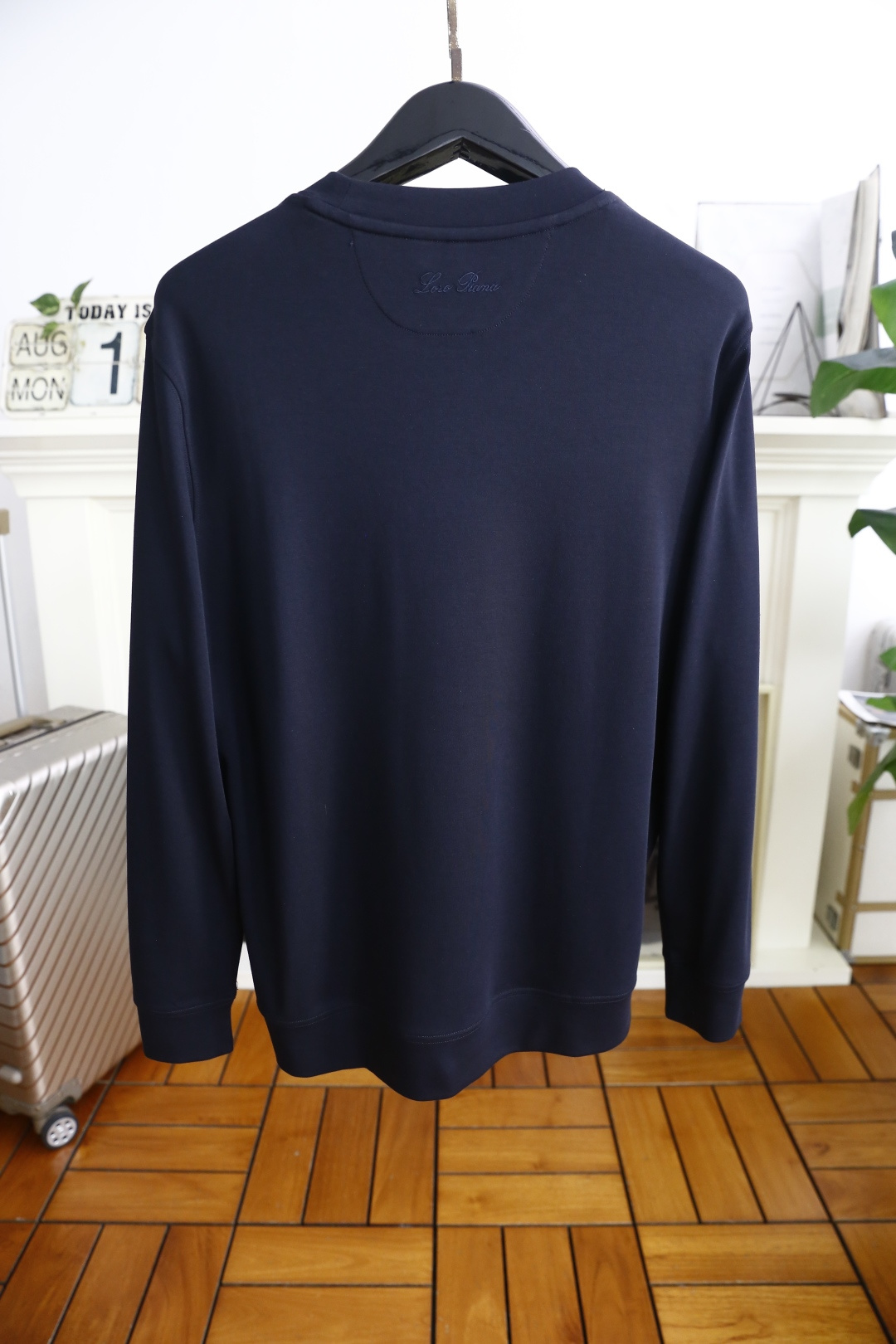 🔥lP🆕.
秋季新品时尚男士圆领长袖🔥胸前奢华经典LOGO设计！绝对经得起时间的考验！！采用高档莫代尔面