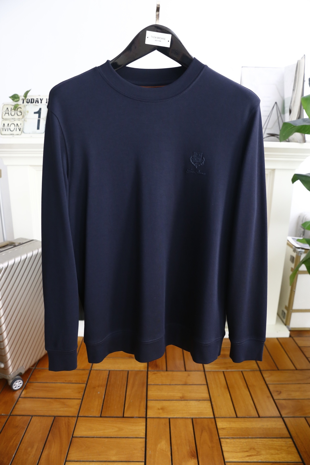 🔥lP🆕.
秋季新品时尚男士圆领长袖🔥胸前奢华经典LOGO设计！绝对经得起时间的考验！！采用高档莫代尔面