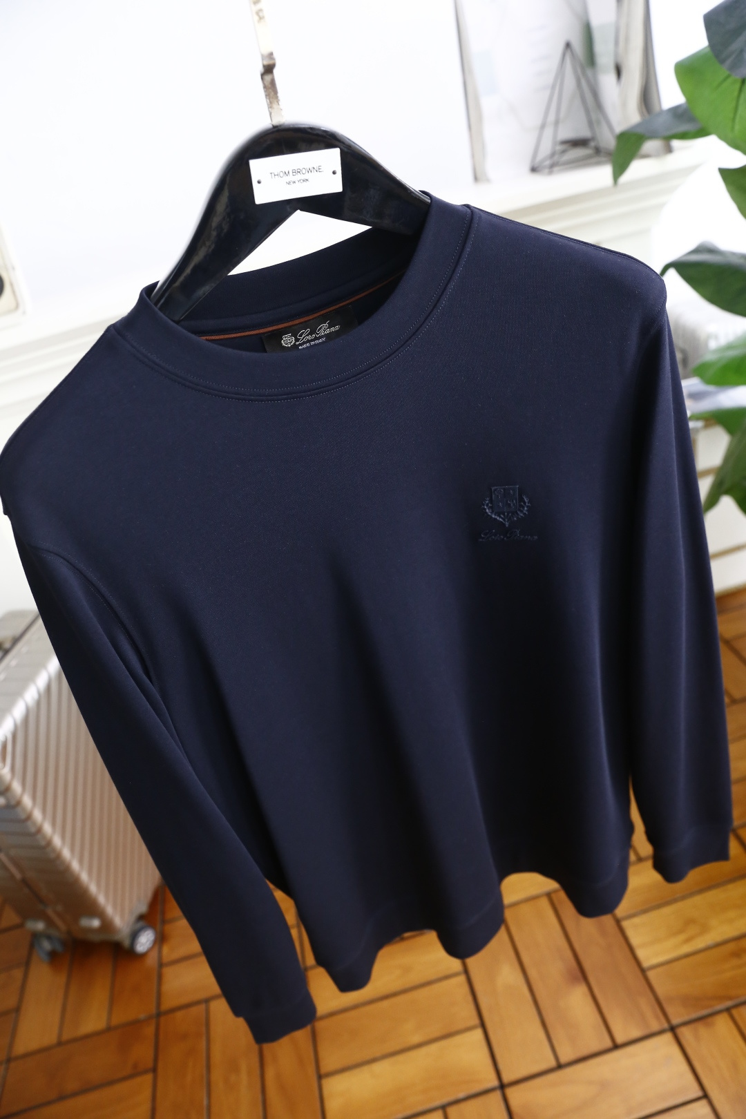 🔥lP🆕.
秋季新品时尚男士圆领长袖🔥胸前奢华经典LOGO设计！绝对经得起时间的考验！！采用高档莫代尔面