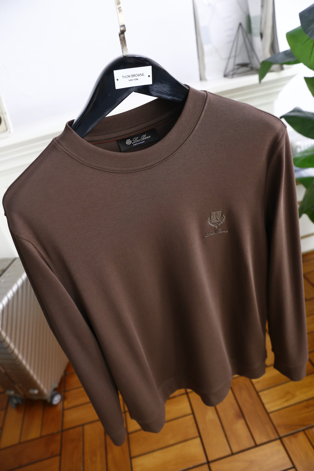 🔥lP🆕.
秋季新品时尚男士圆领长袖🔥胸前奢华经典LOGO设计！绝对经得起时间的考验！！采用高档莫代尔面