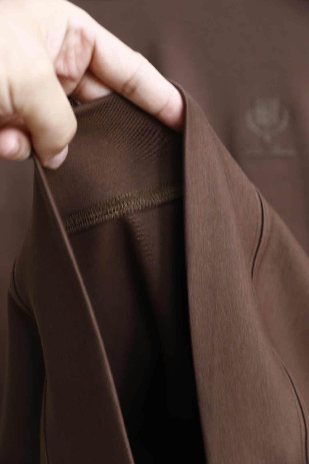 🔥lP🆕.
秋季新品时尚男士圆领长袖🔥胸前奢华经典LOGO设计！绝对经得起时间的考验！！采用高档莫代尔面