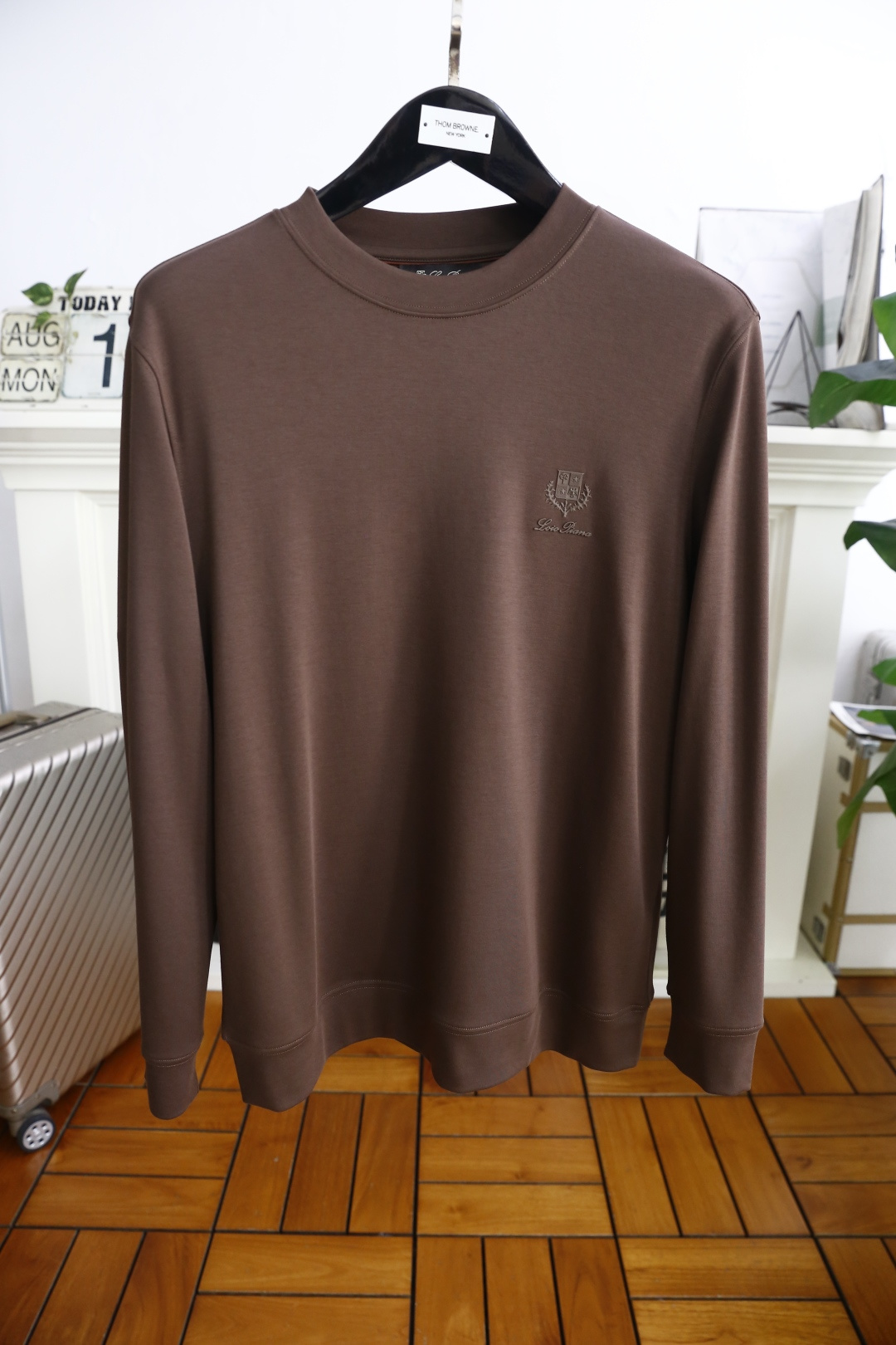 🔥lP🆕.
秋季新品时尚男士圆领长袖🔥胸前奢华经典LOGO设计！绝对经得起时间的考验！！采用高档莫代尔面