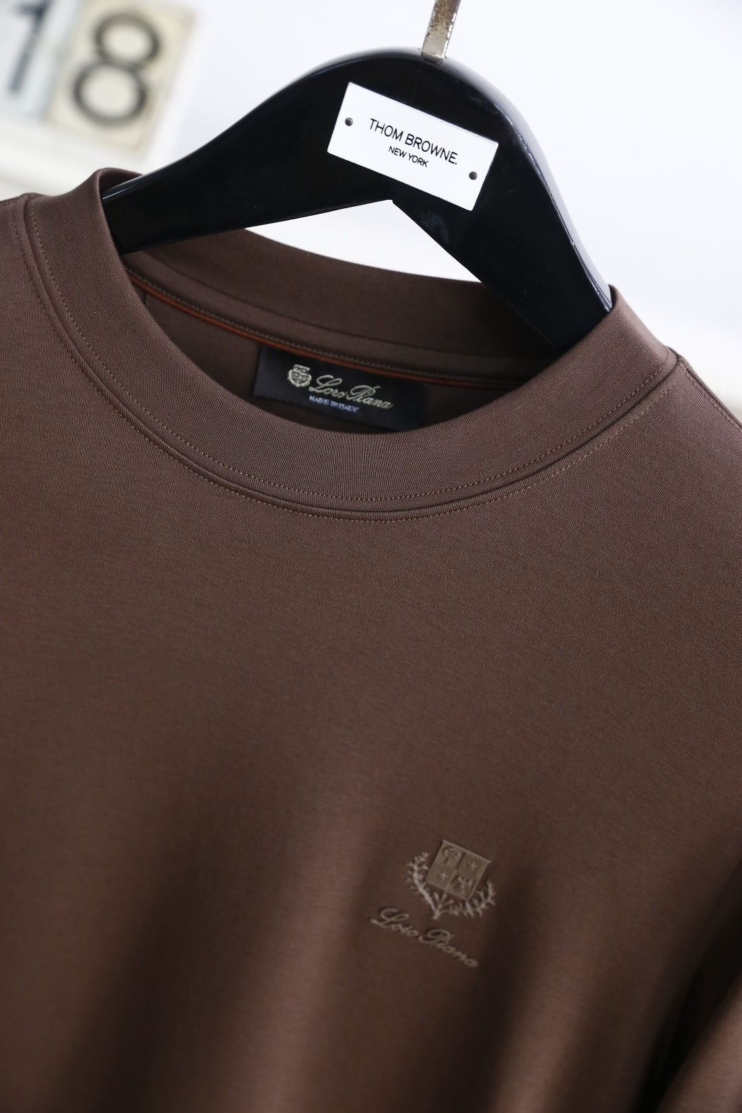 🔥lP🆕.
秋季新品时尚男士圆领长袖🔥胸前奢华经典LOGO设计！绝对经得起时间的考验！！采用高档莫代尔面