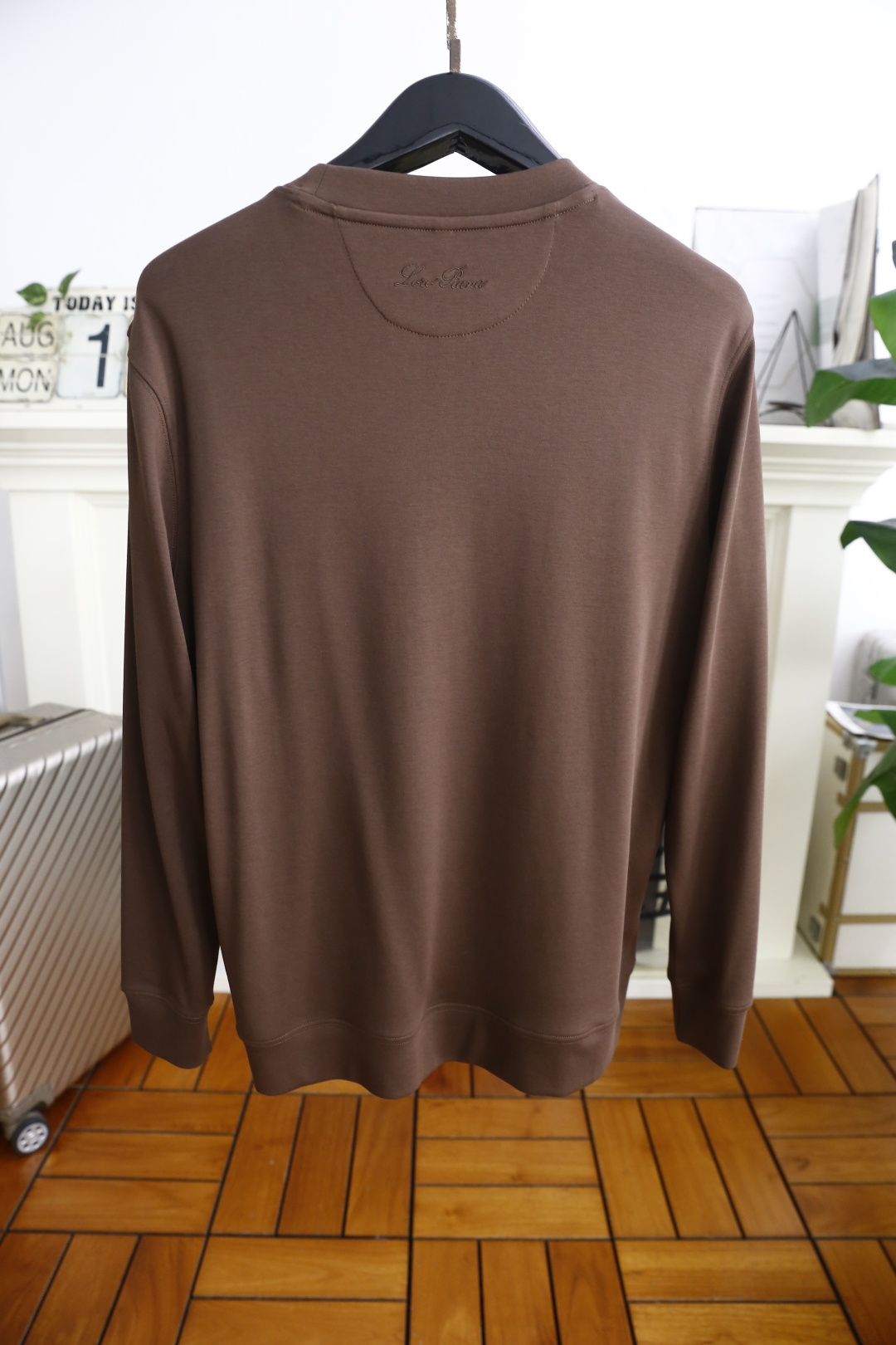 🔥lP🆕.
秋季新品时尚男士圆领长袖🔥胸前奢华经典LOGO设计！绝对经得起时间的考验！！采用高档莫代尔面