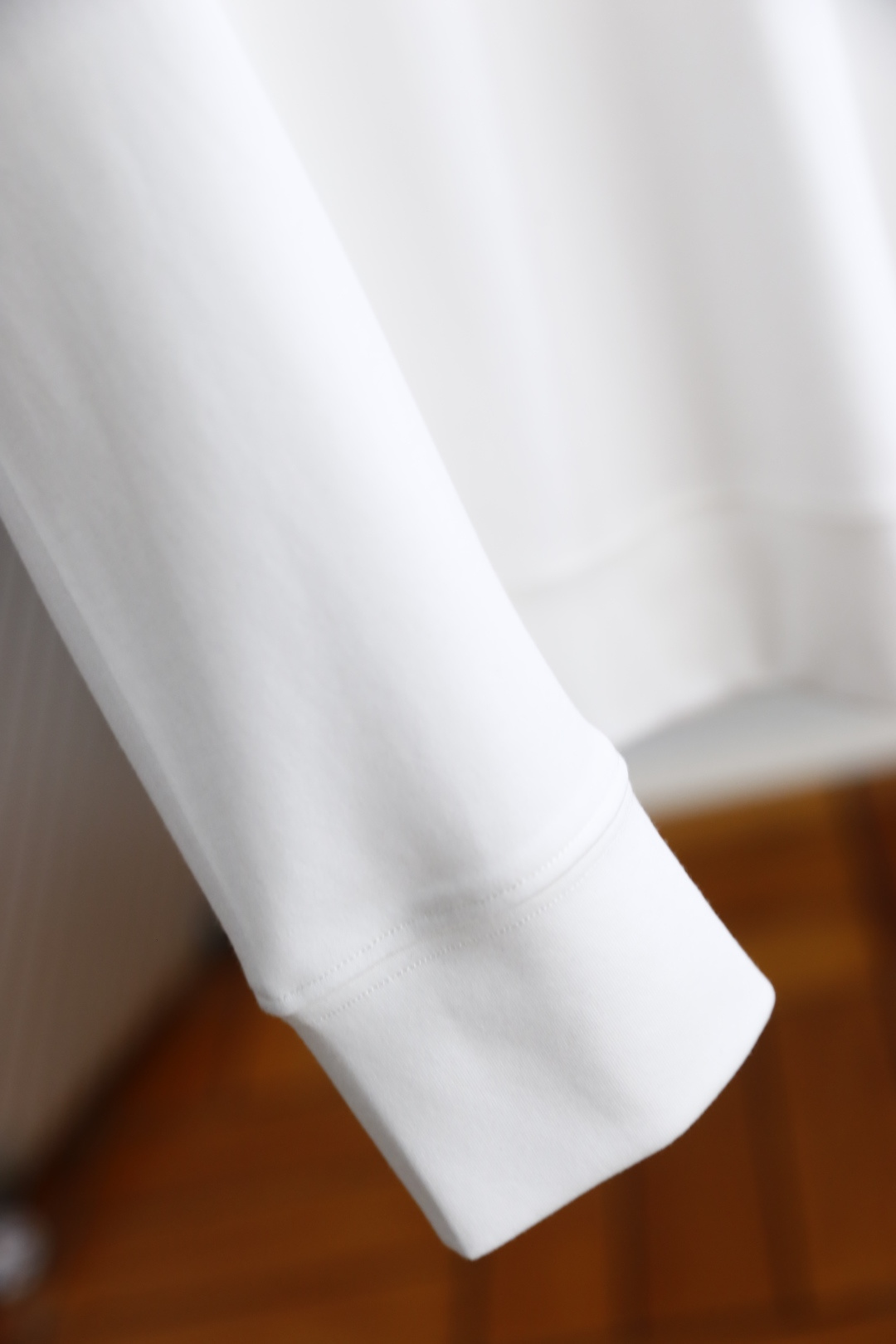 🔥lP🆕.
秋季新品时尚男士圆领长袖🔥胸前奢华经典LOGO设计！绝对经得起时间的考验！！采用高档莫代尔面