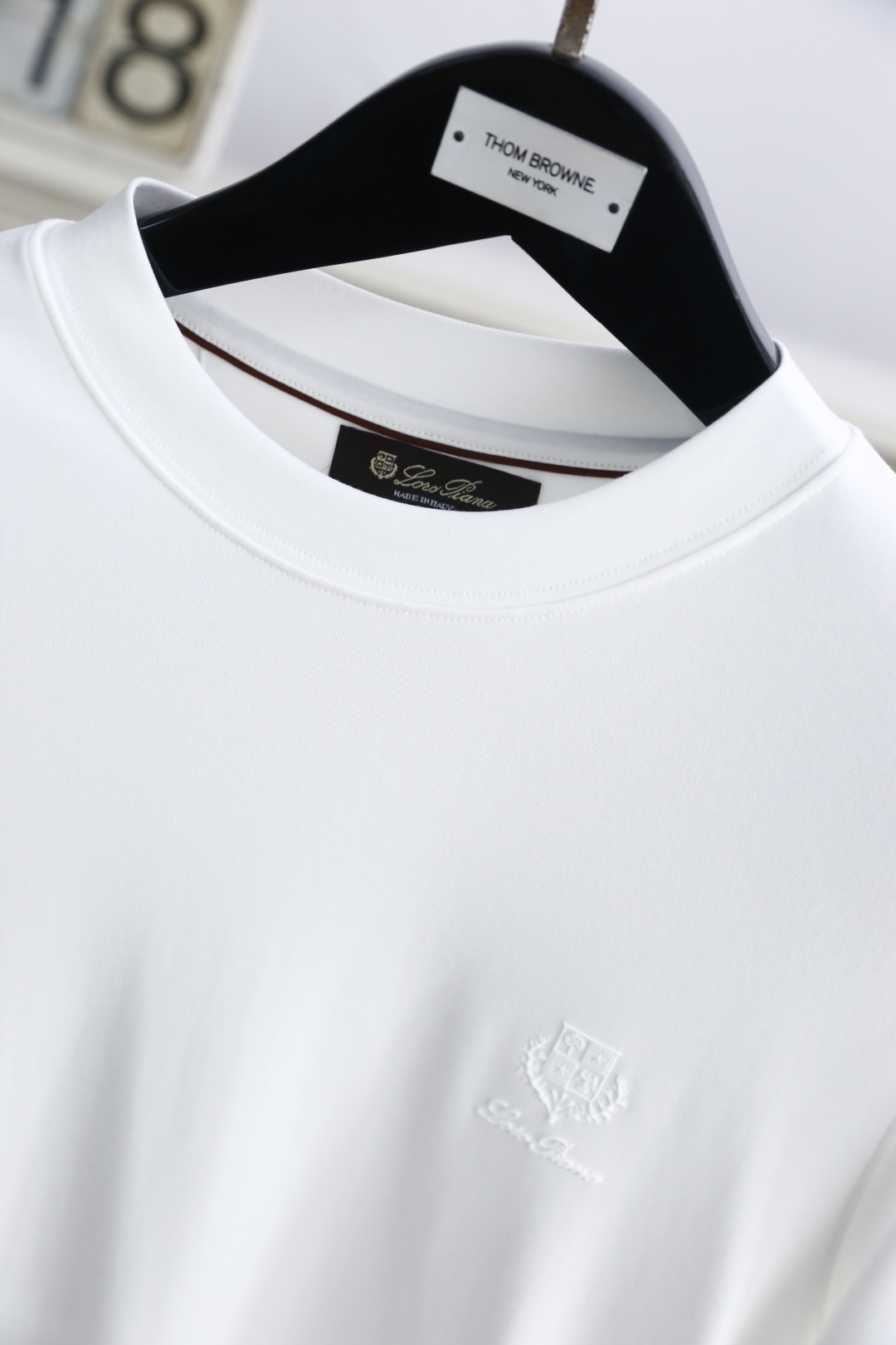 🔥lP🆕.
秋季新品时尚男士圆领长袖🔥胸前奢华经典LOGO设计！绝对经得起时间的考验！！采用高档莫代尔面