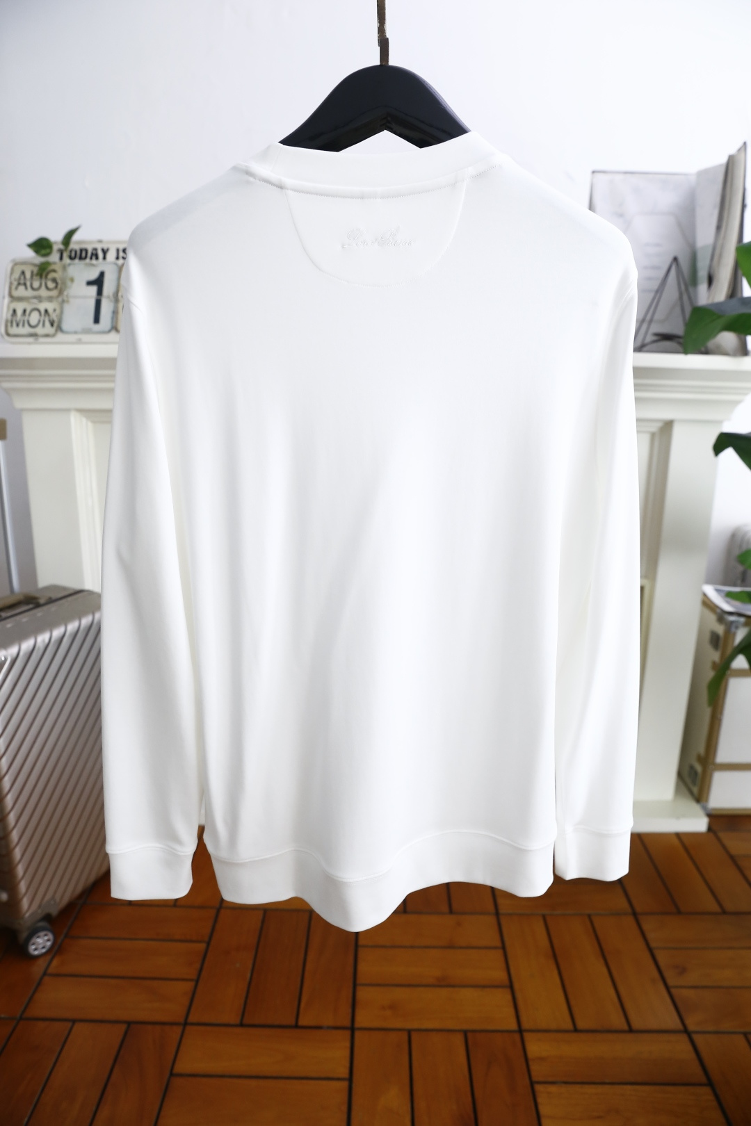 🔥lP🆕.
秋季新品时尚男士圆领长袖🔥胸前奢华经典LOGO设计！绝对经得起时间的考验！！采用高档莫代尔面