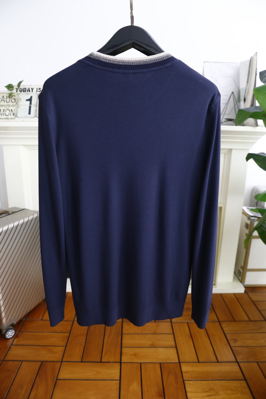 🔥lP🆕.
秋季新品时尚圆领长袖！胸前奢华品牌字母图案设计✅高端大气经典系列，经典圆领设计时尚有型 👍简