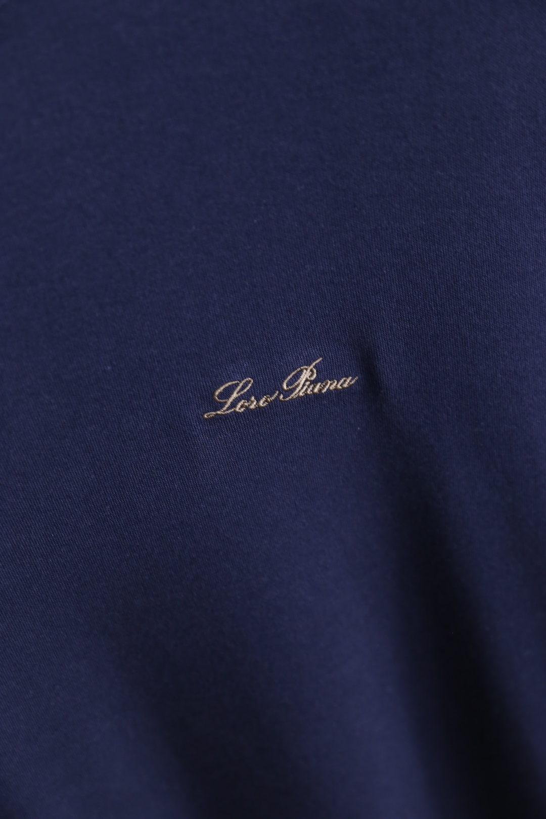 🔥lP🆕.
秋季新品时尚圆领长袖！胸前奢华品牌字母图案设计✅高端大气经典系列，经典圆领设计时尚有型 👍简