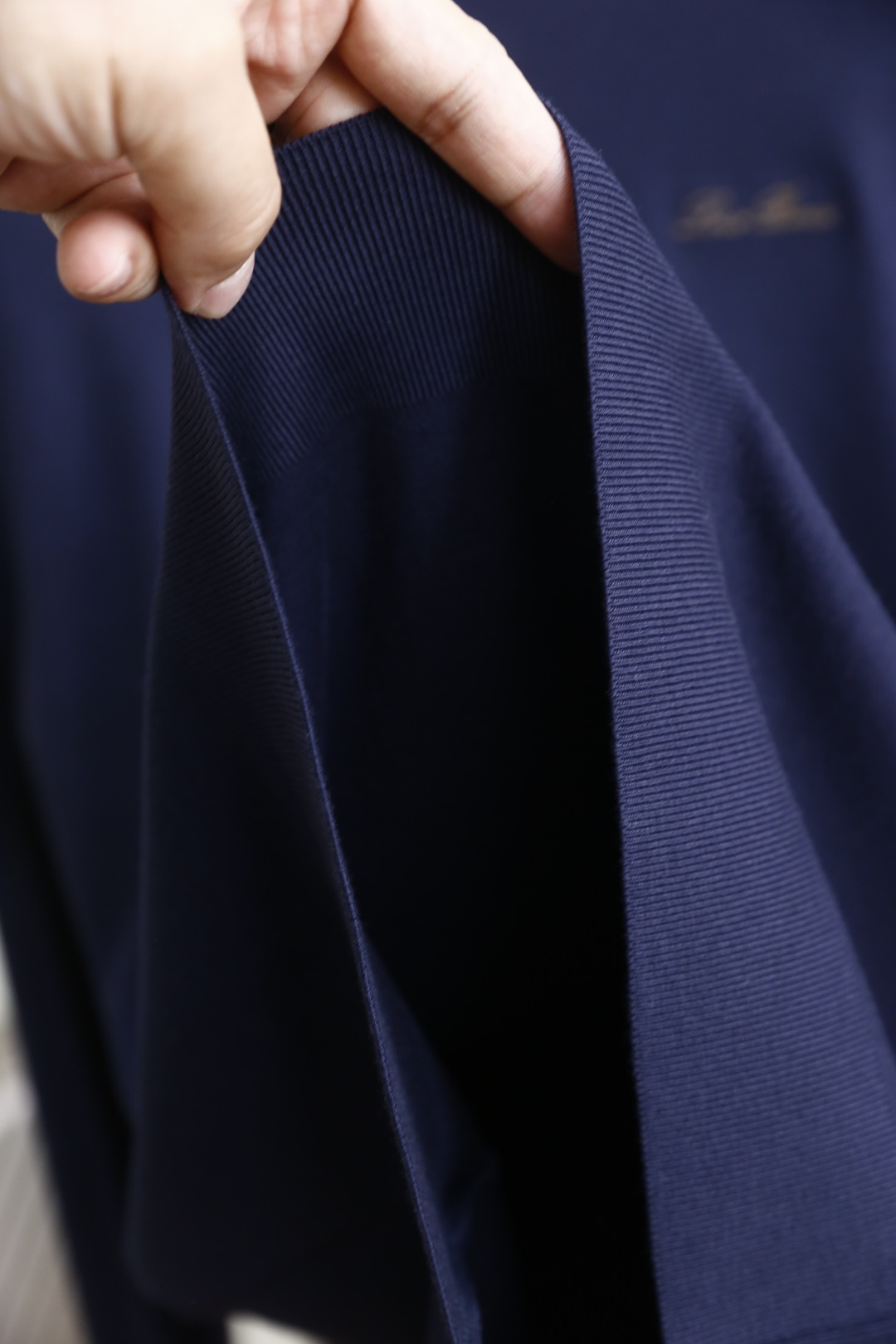 🔥lP🆕.
秋季新品时尚圆领长袖！胸前奢华品牌字母图案设计✅高端大气经典系列，经典圆领设计时尚有型 👍简