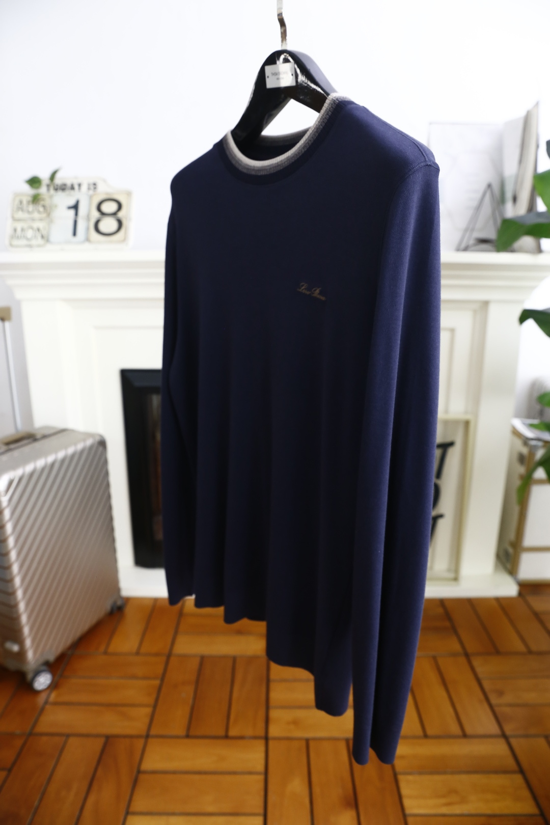 🔥lP🆕.
秋季新品时尚圆领长袖！胸前奢华品牌字母图案设计✅高端大气经典系列，经典圆领设计时尚有型 👍简