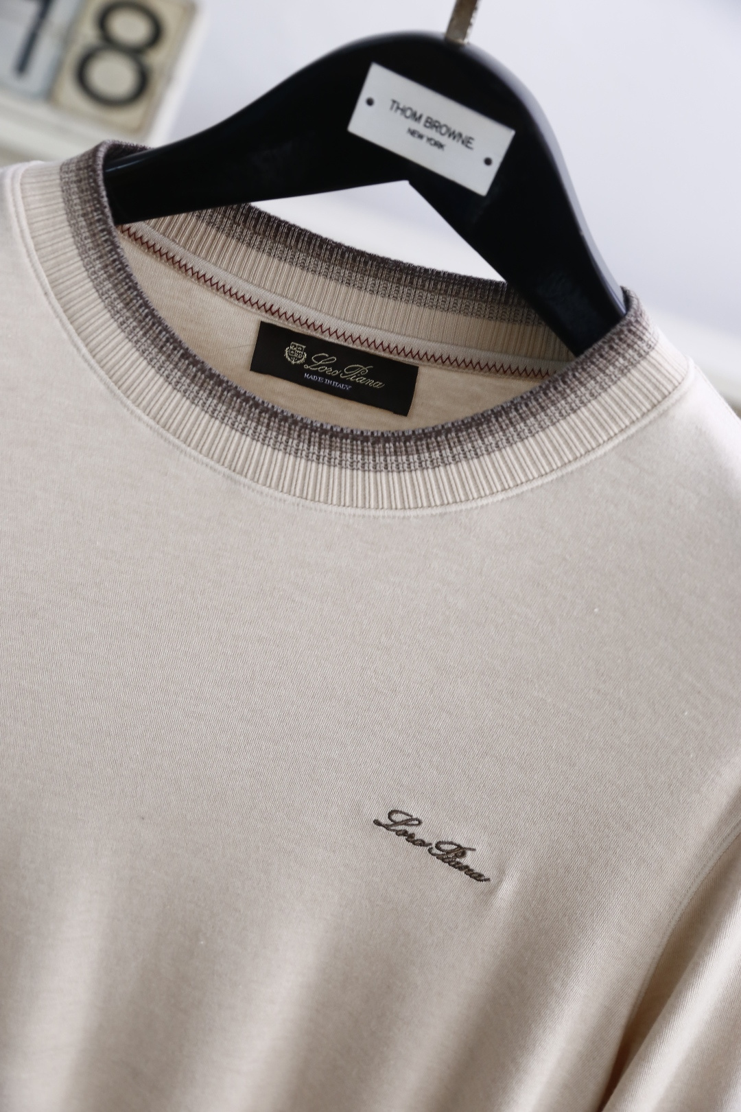 🔥lP🆕.
秋季新品时尚圆领长袖！胸前奢华品牌字母图案设计✅高端大气经典系列，经典圆领设计时尚有型 👍简