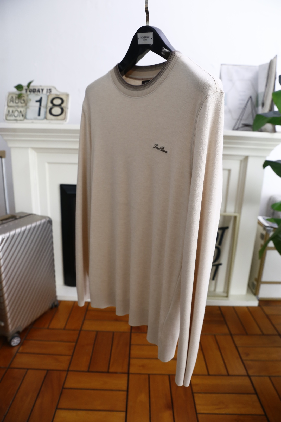 🔥lP🆕.
秋季新品时尚圆领长袖！胸前奢华品牌字母图案设计✅高端大气经典系列，经典圆领设计时尚有型 👍简