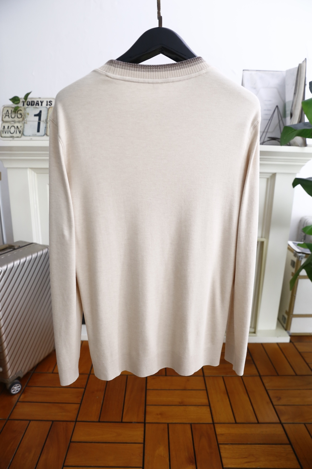 🔥lP🆕.
秋季新品时尚圆领长袖！胸前奢华品牌字母图案设计✅高端大气经典系列，经典圆领设计时尚有型 👍简