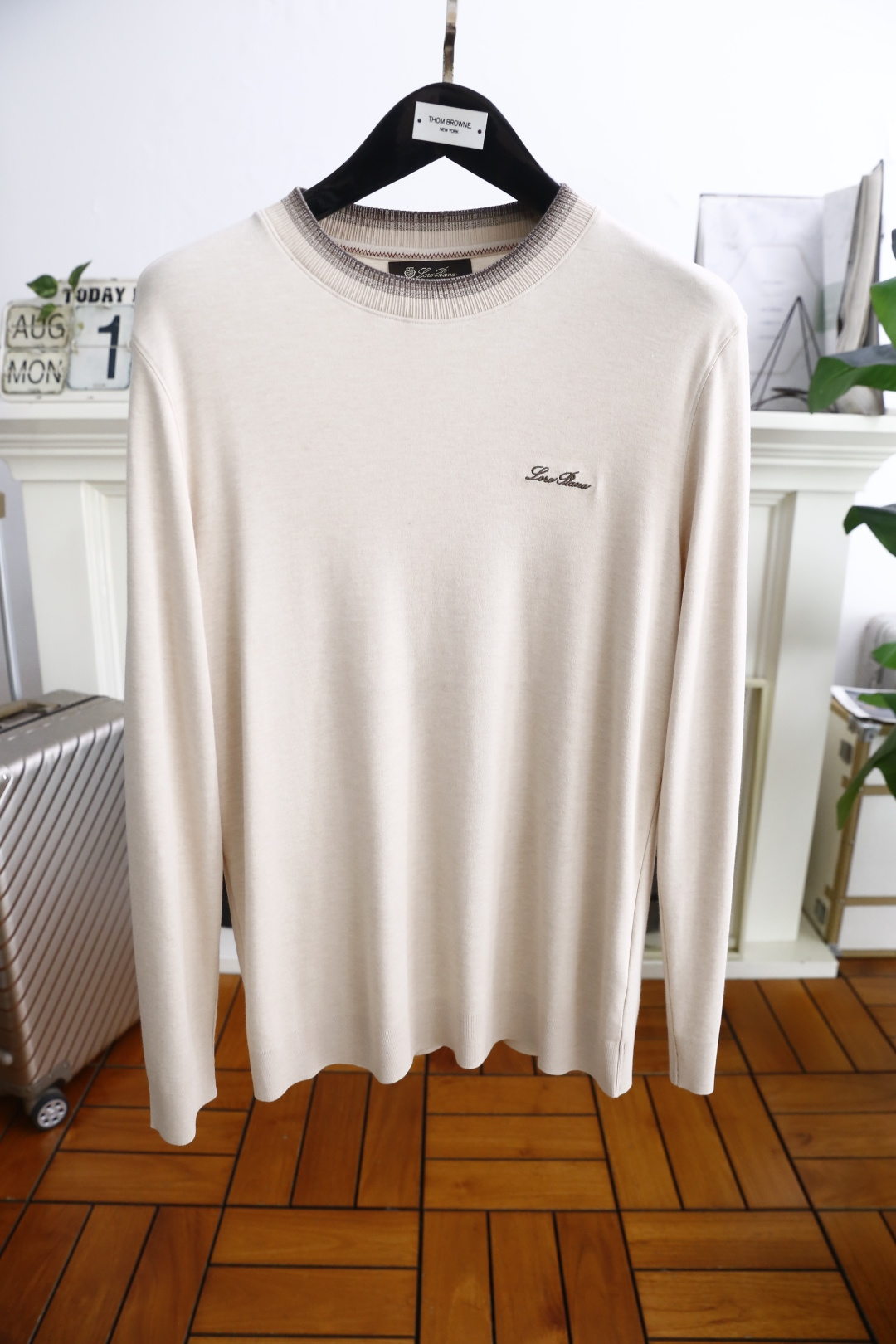 NO:513715,LP. 2026 autumn new product with fashionable round neck and long sleeves!  The luxury brand letter pattern design on the chest is high-end and atmospheric classic series, the classic round neck design is fashionable and stylish, simple and generous, using comfortable and warm cashmere fabric, excellent warmth, anti-static feel comfortable and smooth, the style is superb, crisp and stylish, street sports versatile items, the upper body is low-key but luxurious, the must-have counter size for men, 48-56, shipped the next day!  loro piana alexander wang19860909LP. 2026秋季新品时尚圆领长袖！胸前奢华品牌字母图案设计高端大气经典系列,经典圆领设计时尚有型 简单大方,采用舒适保暖羊绒面料,保暖极佳 可防静电手感舒适顺滑 ,版型超赞挺括有型 ,街头运动百搭单品,上身低调而不失奢华,潮男必备款专柜尺码48-56,隔天出货！,,loro piana,alexander wang,Men's clothing