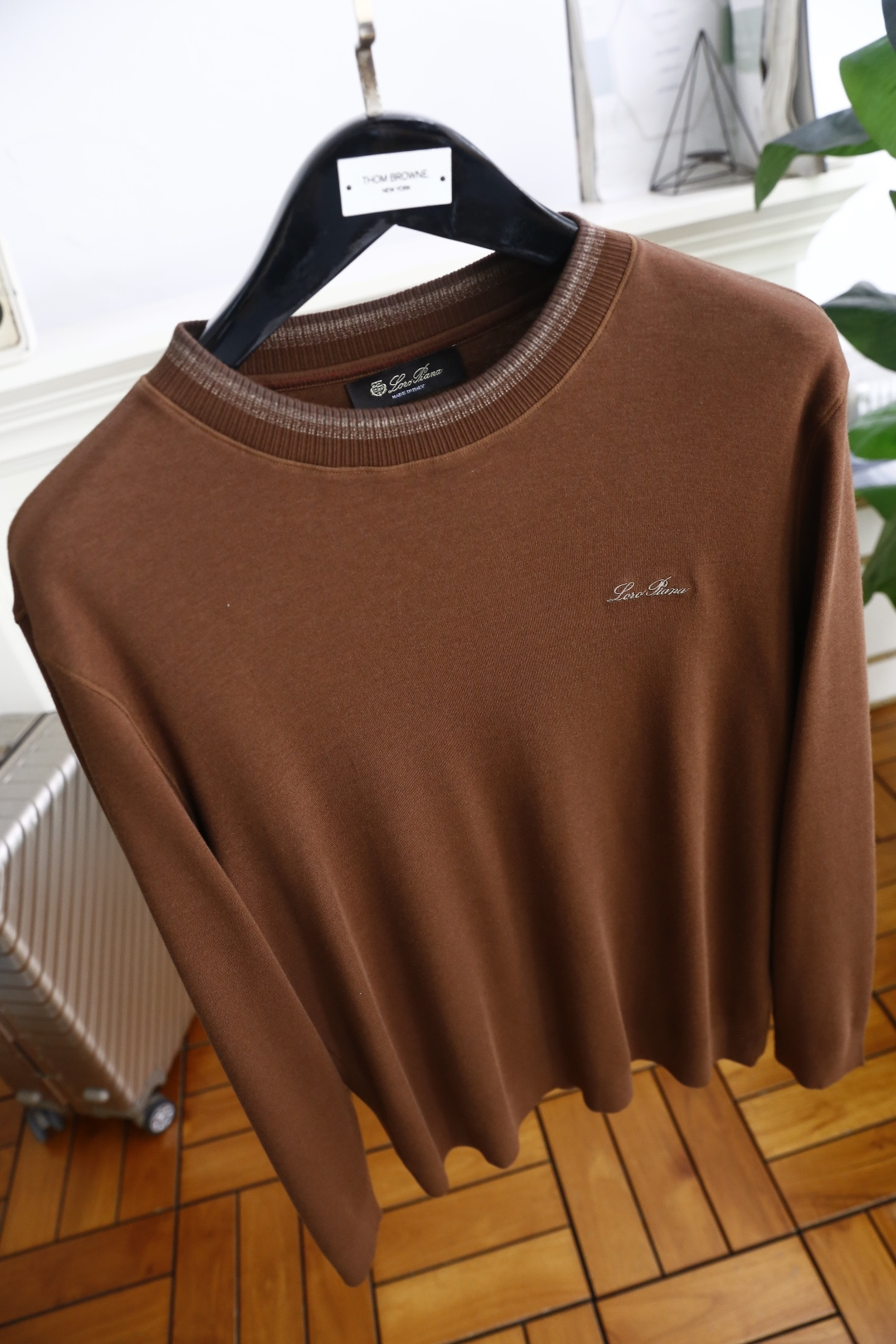 🔥lP🆕.
秋季新品时尚圆领长袖！胸前奢华品牌字母图案设计✅高端大气经典系列，经典圆领设计时尚有型 👍简