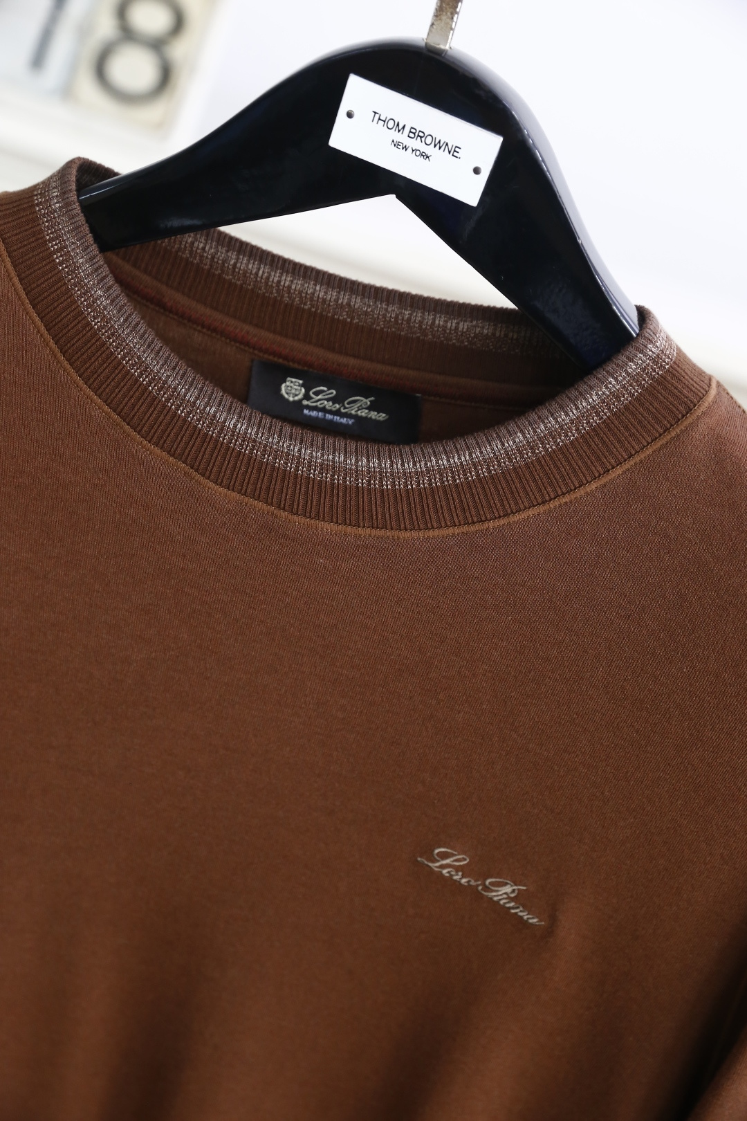 🔥lP🆕.
秋季新品时尚圆领长袖！胸前奢华品牌字母图案设计✅高端大气经典系列，经典圆领设计时尚有型 👍简