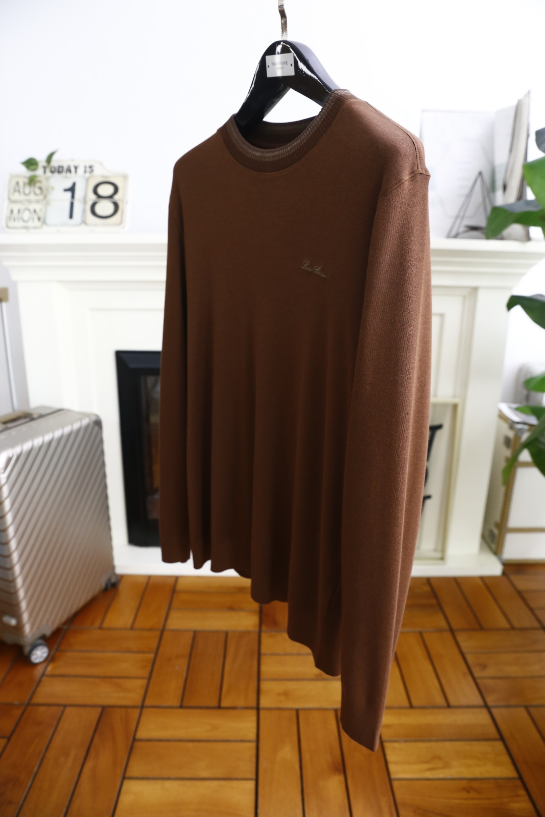 🔥lP🆕.
秋季新品时尚圆领长袖！胸前奢华品牌字母图案设计✅高端大气经典系列，经典圆领设计时尚有型 👍简