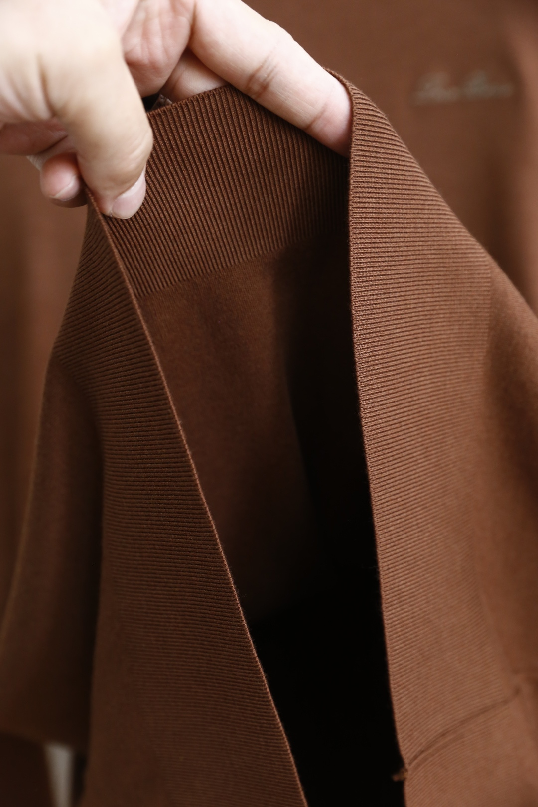 🔥lP🆕.
秋季新品时尚圆领长袖！胸前奢华品牌字母图案设计✅高端大气经典系列，经典圆领设计时尚有型 👍简