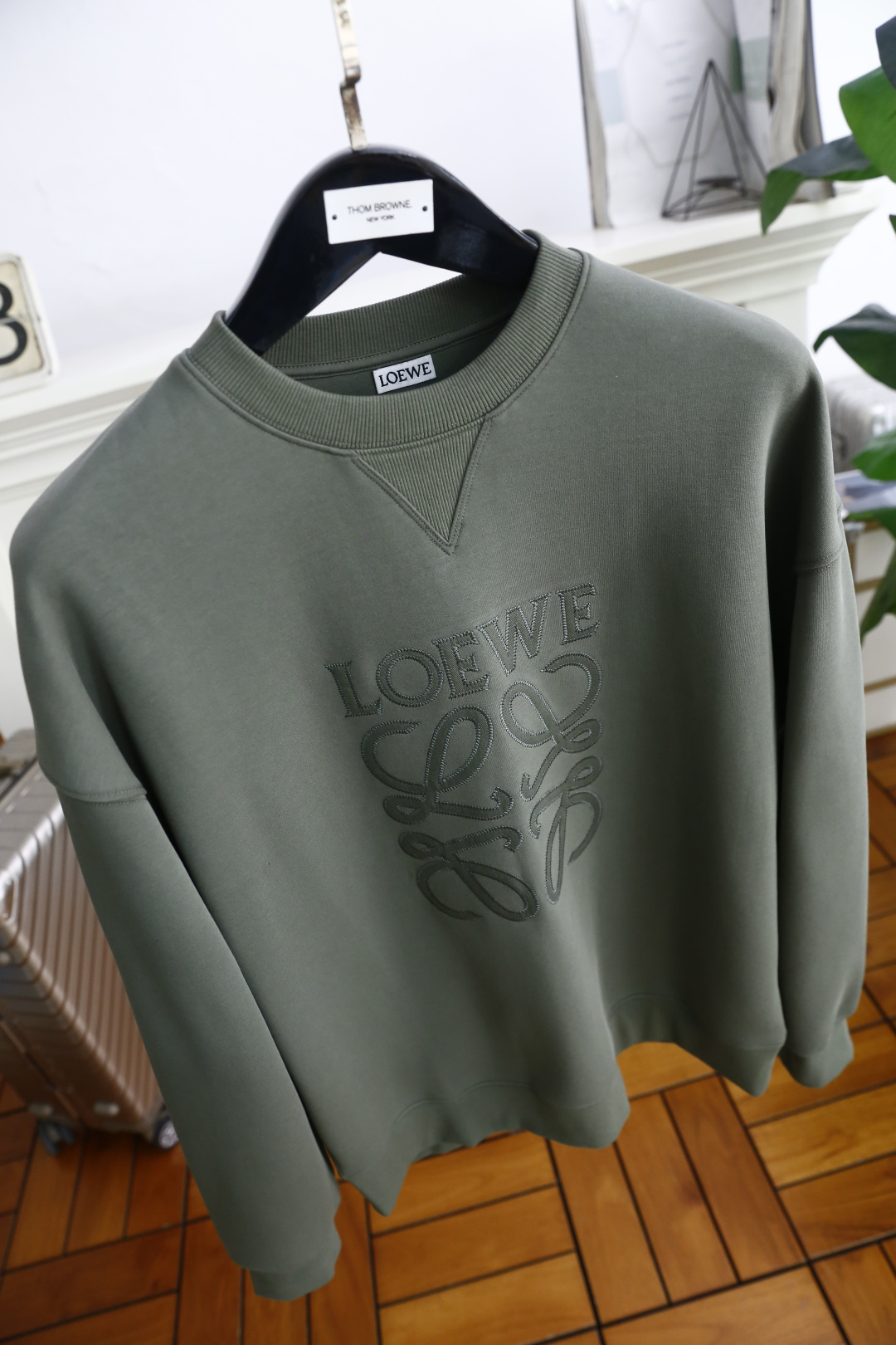 🔥罗意威.
秋季新品时尚男士圆领卫衣🔥奢华经典品牌原版LOGO设计！绝对经得起时间的考验！！采用高档舒适