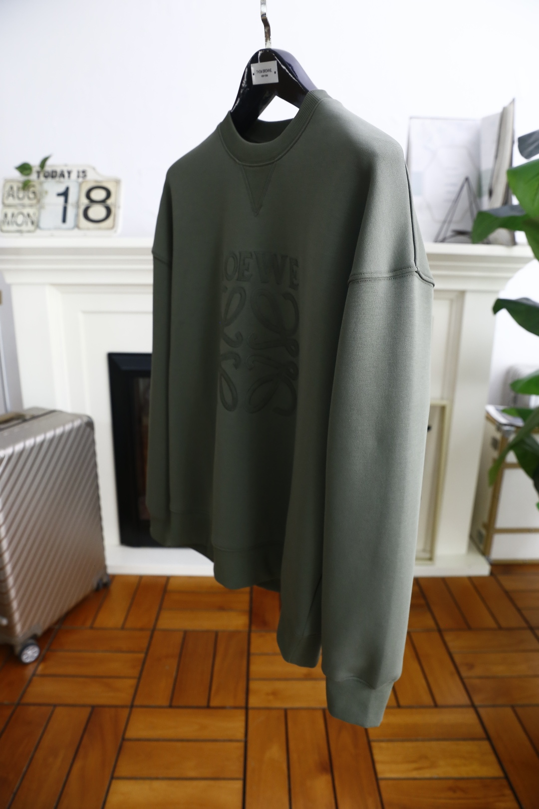 🔥罗意威.
秋季新品时尚男士圆领卫衣🔥奢华经典品牌原版LOGO设计！绝对经得起时间的考验！！采用高档舒适