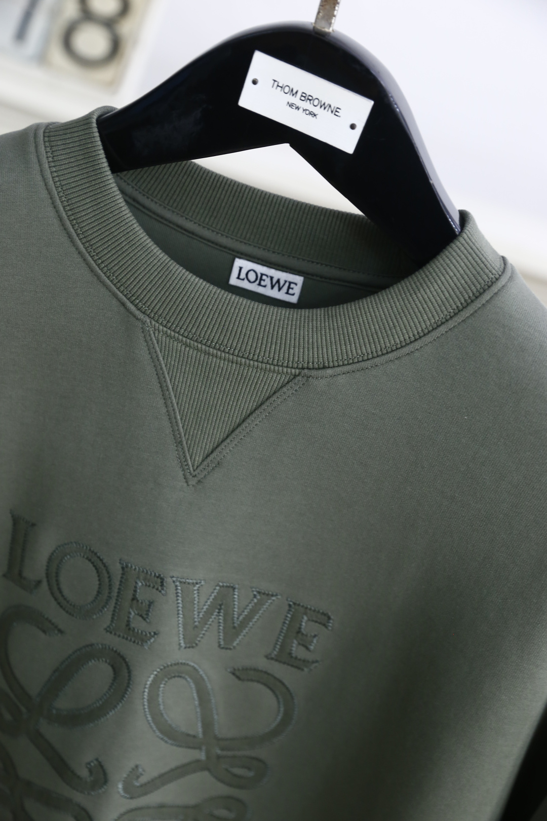 🔥罗意威.
秋季新品时尚男士圆领卫衣🔥奢华经典品牌原版LOGO设计！绝对经得起时间的考验！！采用高档舒适