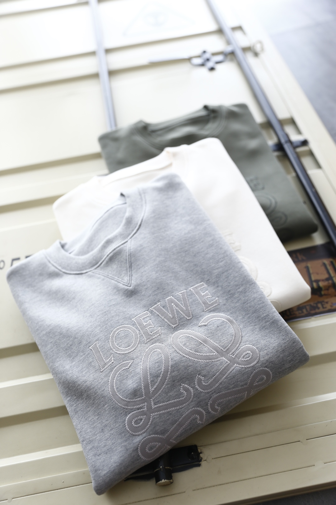 🔥罗意威.
秋季新品时尚男士圆领卫衣🔥奢华经典品牌原版LOGO设计！绝对经得起时间的考验！！采用高档舒适