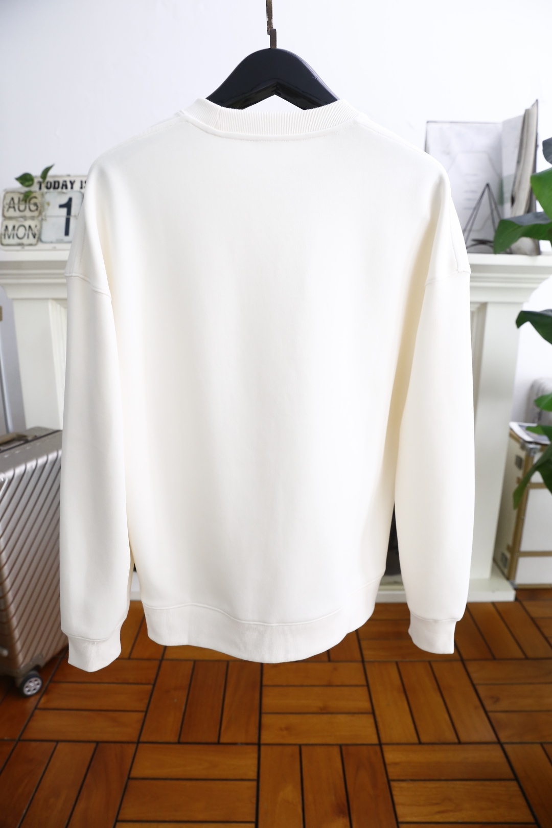 🔥罗意威.
秋季新品时尚男士圆领卫衣🔥奢华经典品牌原版LOGO设计！绝对经得起时间的考验！！采用高档舒适