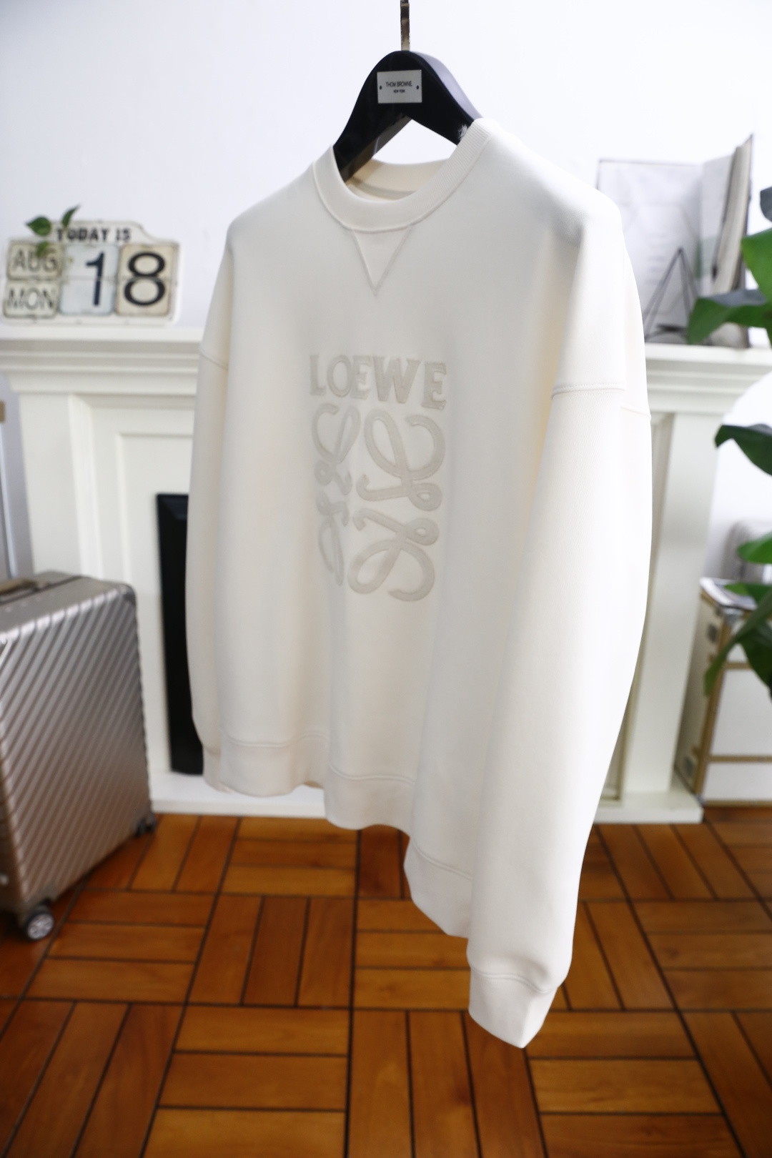 🔥罗意威.
秋季新品时尚男士圆领卫衣🔥奢华经典品牌原版LOGO设计！绝对经得起时间的考验！！采用高档舒适