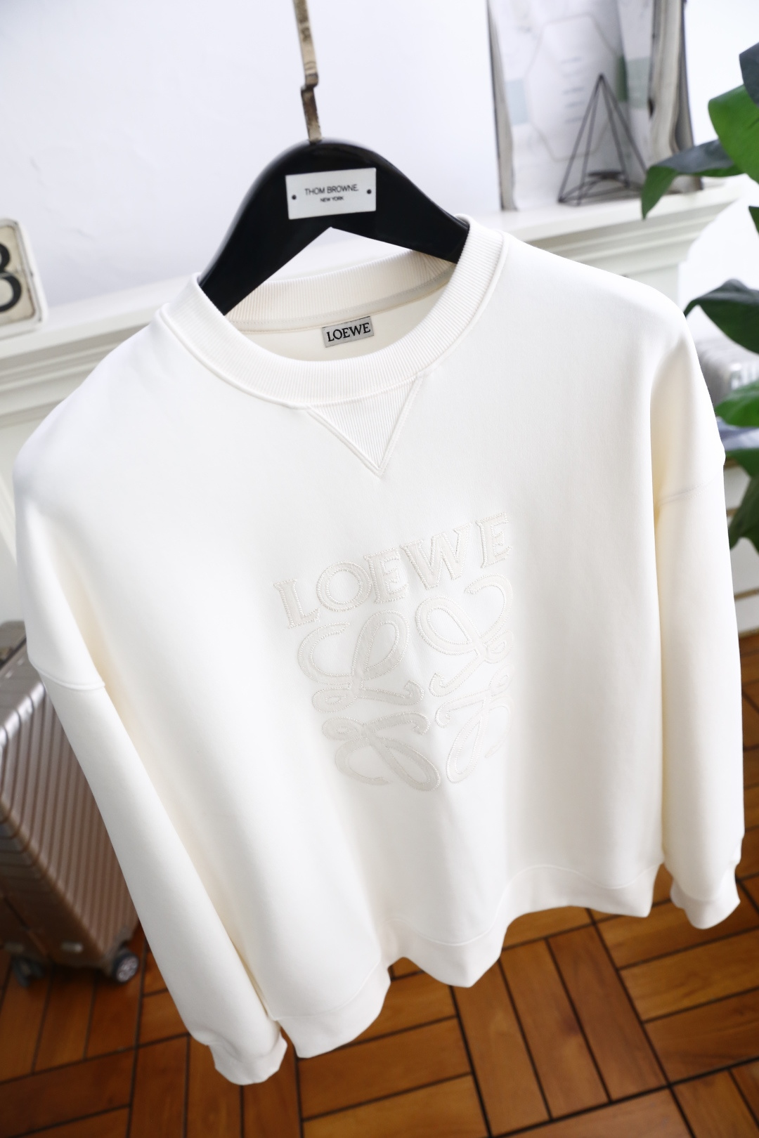 🔥罗意威.
秋季新品时尚男士圆领卫衣🔥奢华经典品牌原版LOGO设计！绝对经得起时间的考验！！采用高档舒适