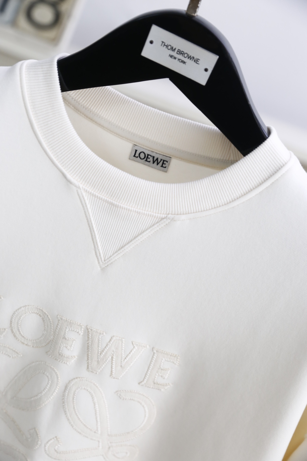 🔥罗意威.
秋季新品时尚男士圆领卫衣🔥奢华经典品牌原版LOGO设计！绝对经得起时间的考验！！采用高档舒适