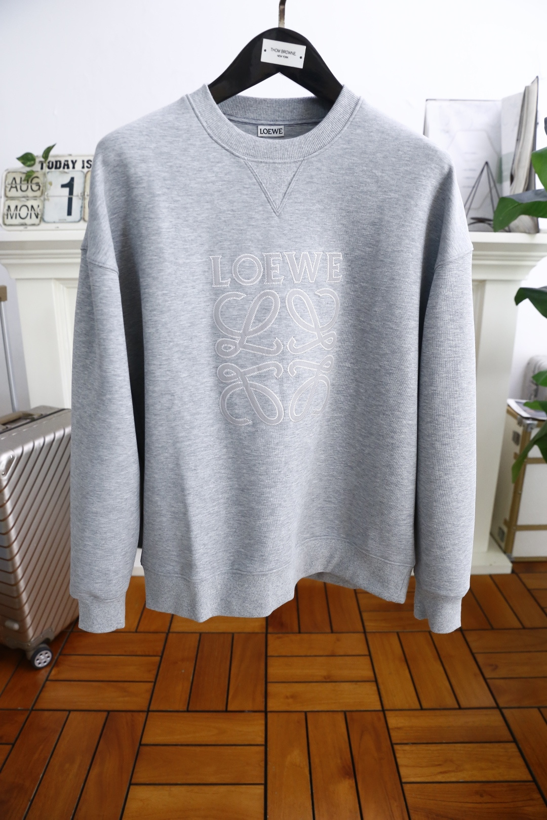 🔥罗意威.
秋季新品时尚男士圆领卫衣🔥奢华经典品牌原版LOGO设计！绝对经得起时间的考验！！采用高档舒适