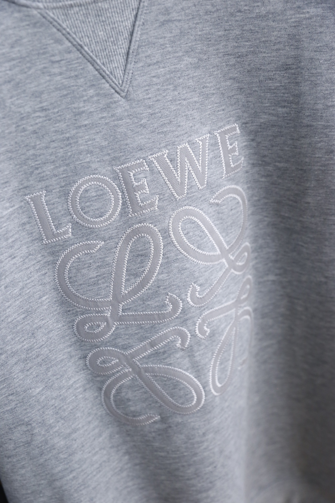 🔥罗意威.
秋季新品时尚男士圆领卫衣🔥奢华经典品牌原版LOGO设计！绝对经得起时间的考验！！采用高档舒适