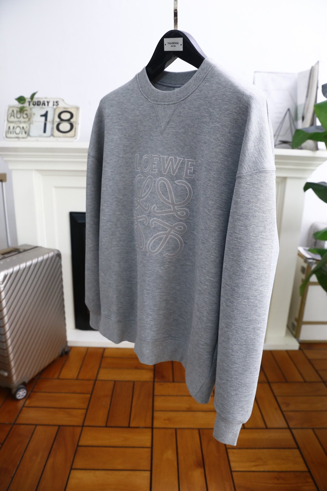 🔥罗意威.
秋季新品时尚男士圆领卫衣🔥奢华经典品牌原版LOGO设计！绝对经得起时间的考验！！采用高档舒适